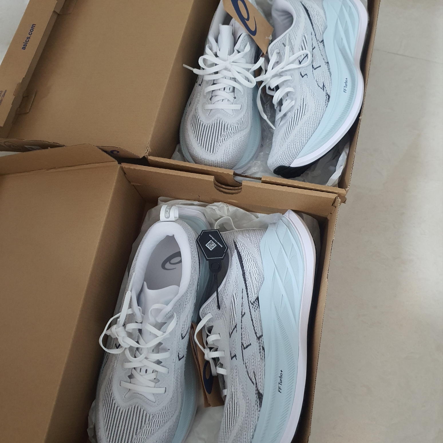 Asics Superblast 2 White Cool Grey 착용 스타일 - 2