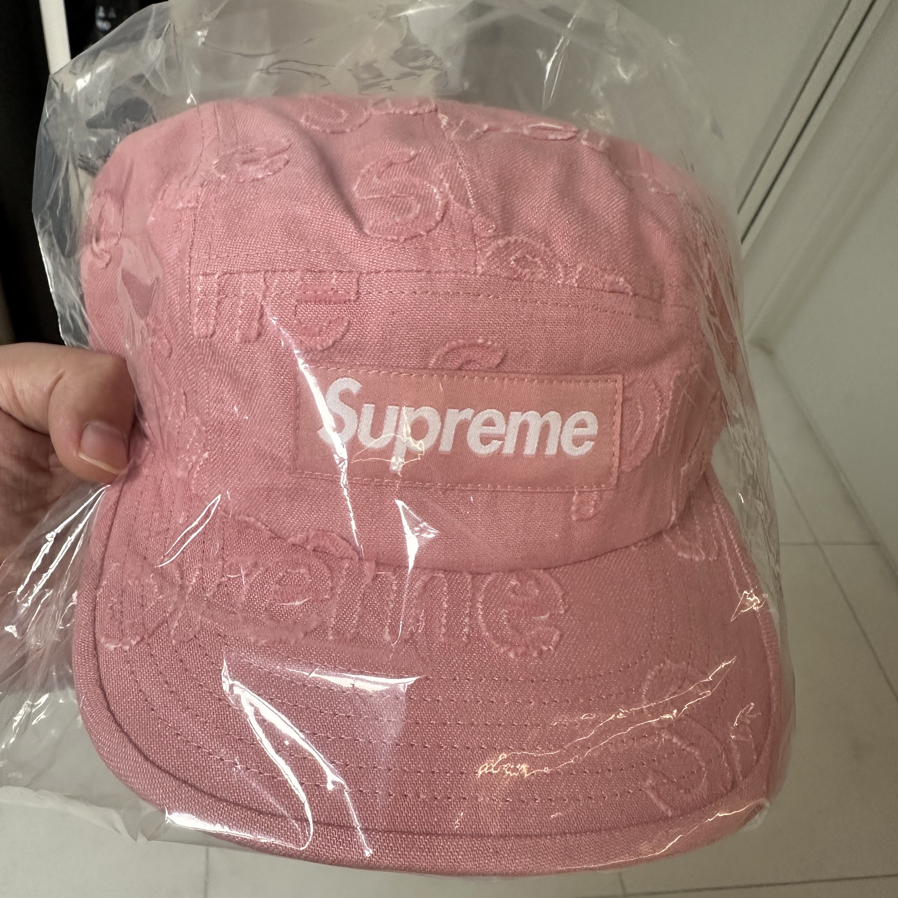 Supreme Lasered Denim Camp Cap Pink - 24FW 착용 스타일 - 1