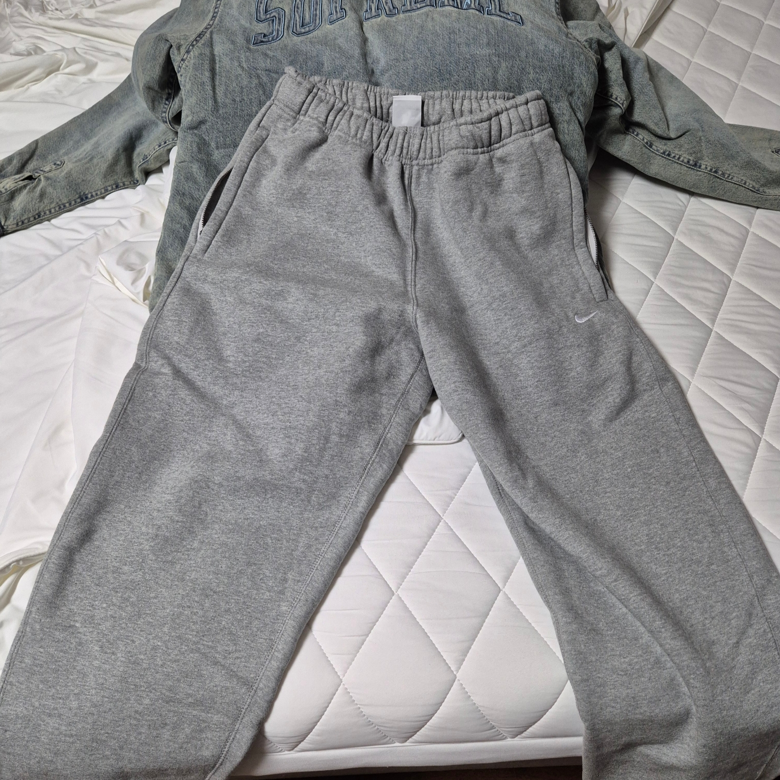 Nike NRG Solo Swoosh Fleece Pants Dark Grey Heather - Asia 착용 스타일
