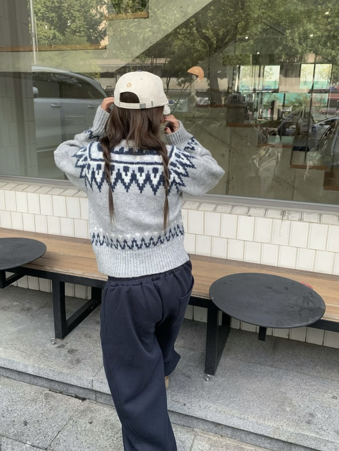Hello Sunrise 90s Logo 6Panel Cap Beige & Navy, (W) UGG Classic Mini Platform Boots Chestnut 착용 스타일 - 2