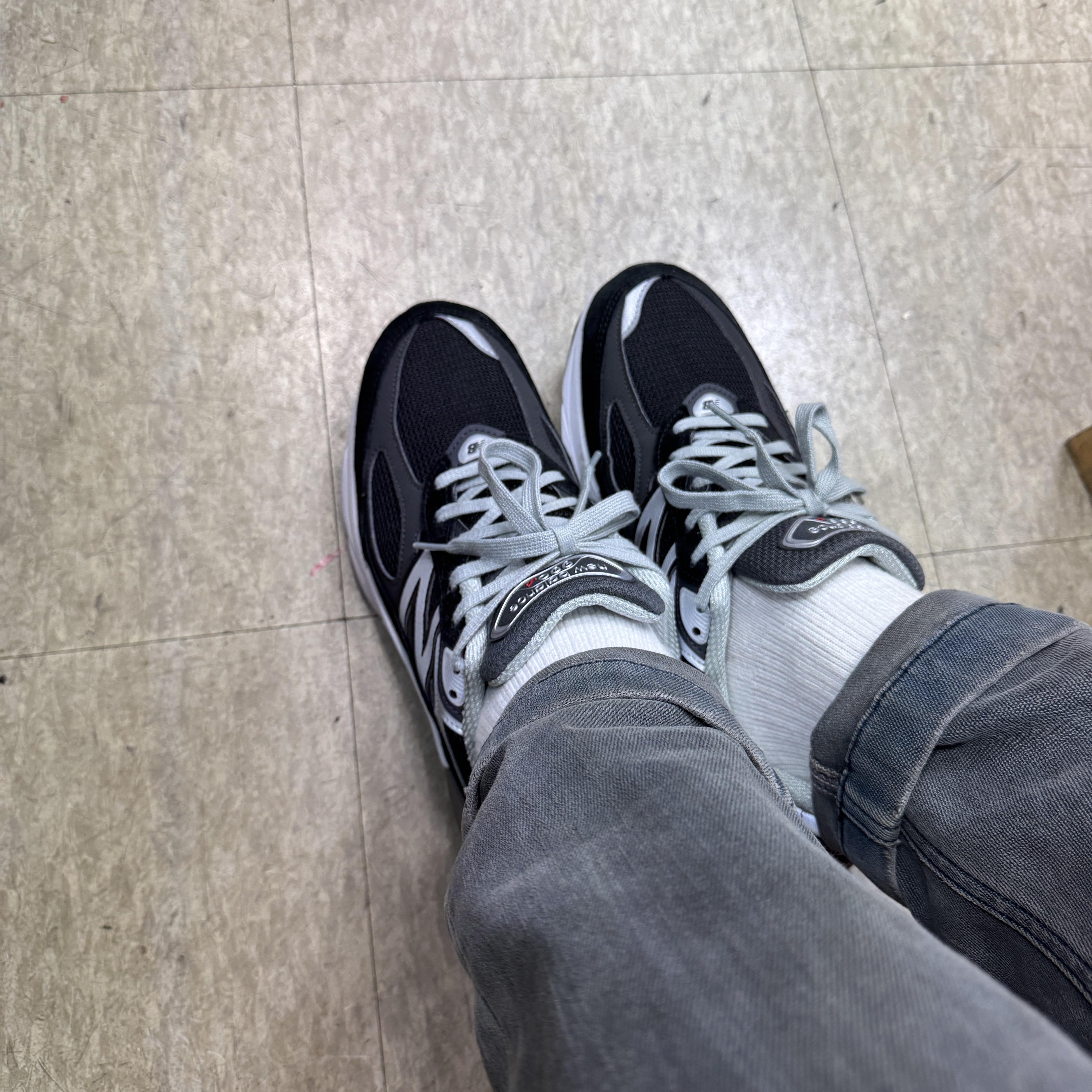 New Balance 990v6 Made in USA Black White 착용 스타일 - 2