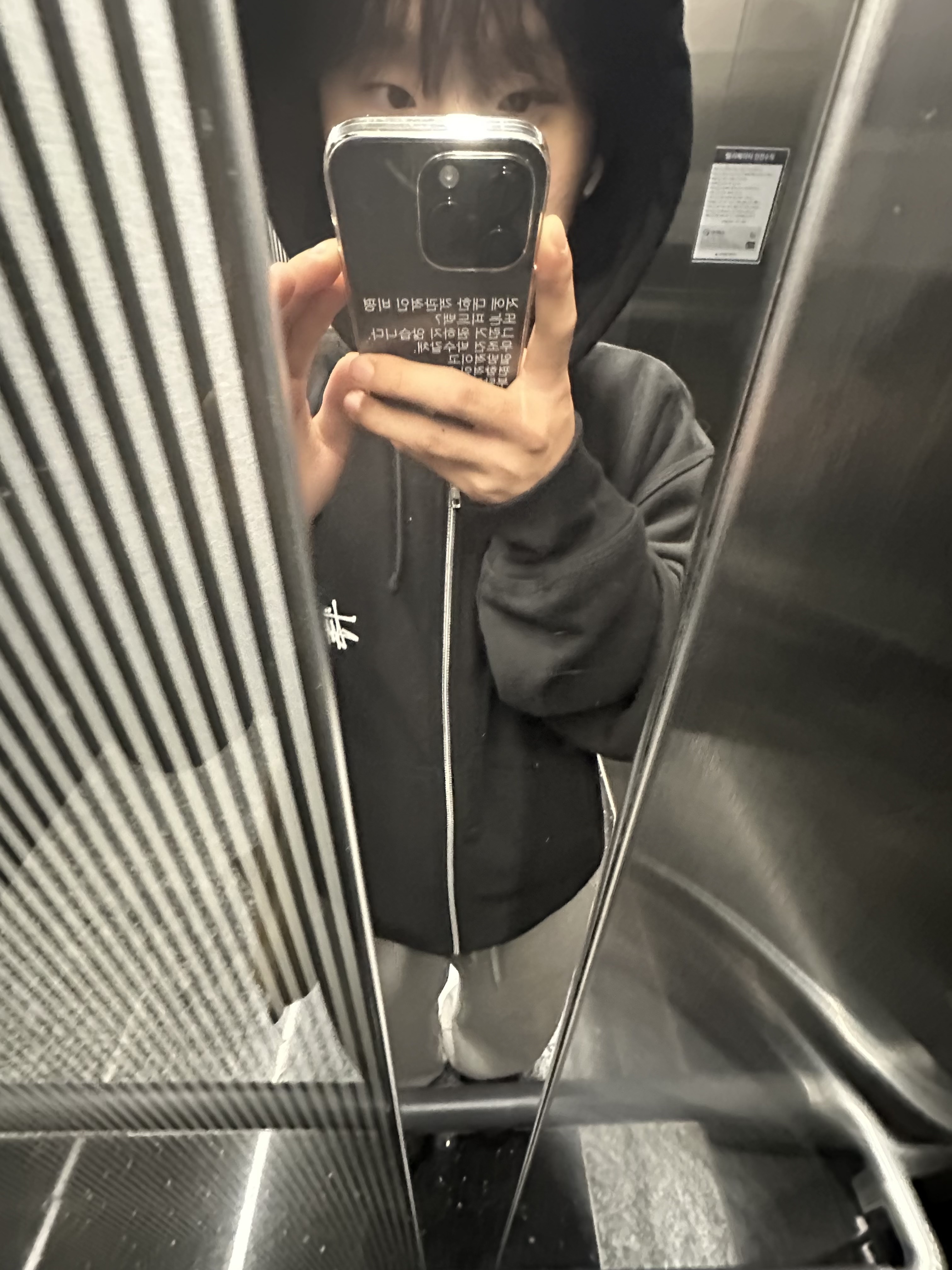 Stussy Basic Zip Hoodie Black, Crocs Echo Clog Black 착용 스타일