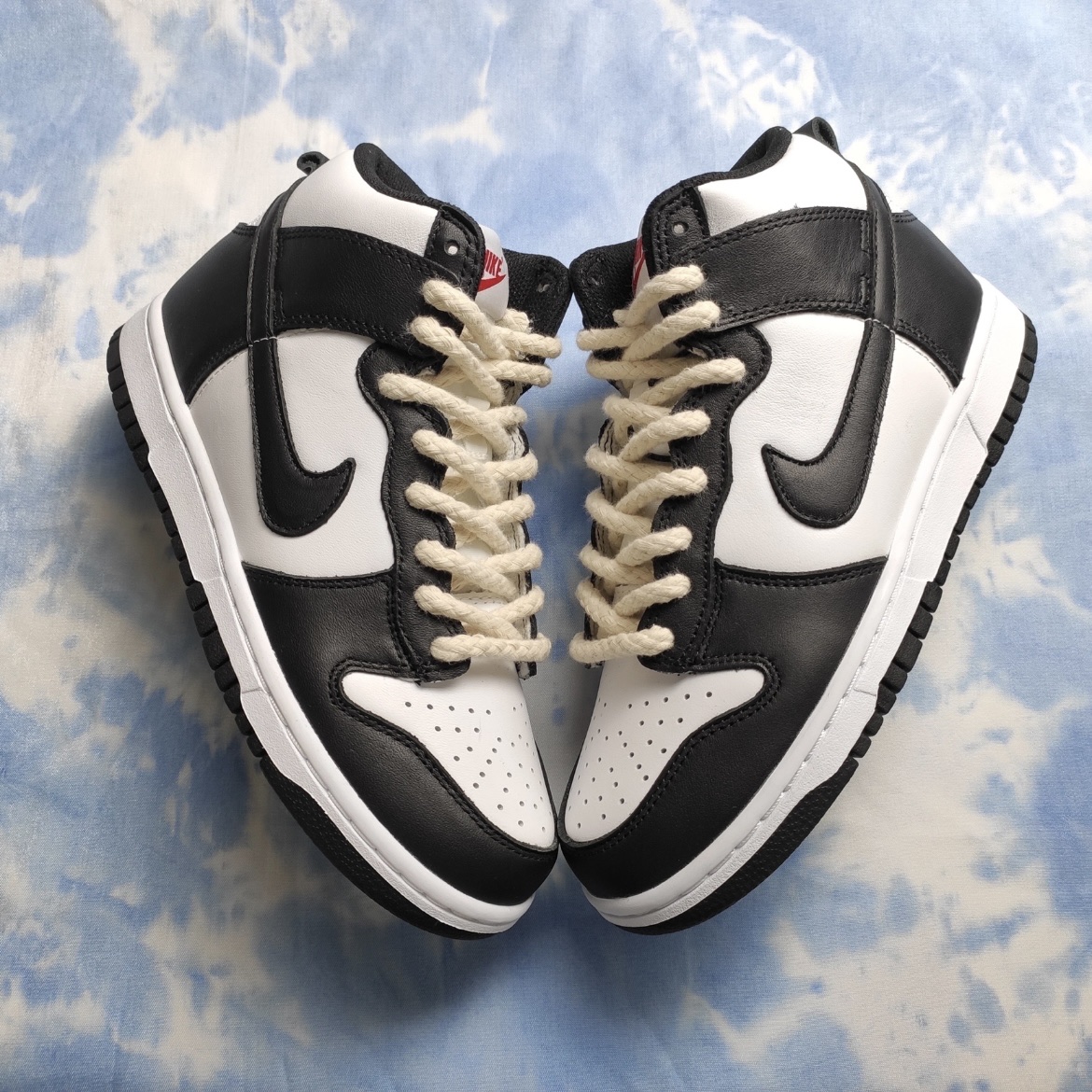 (GS) Nike Dunk High Black and White 착용 스타일 - 1
