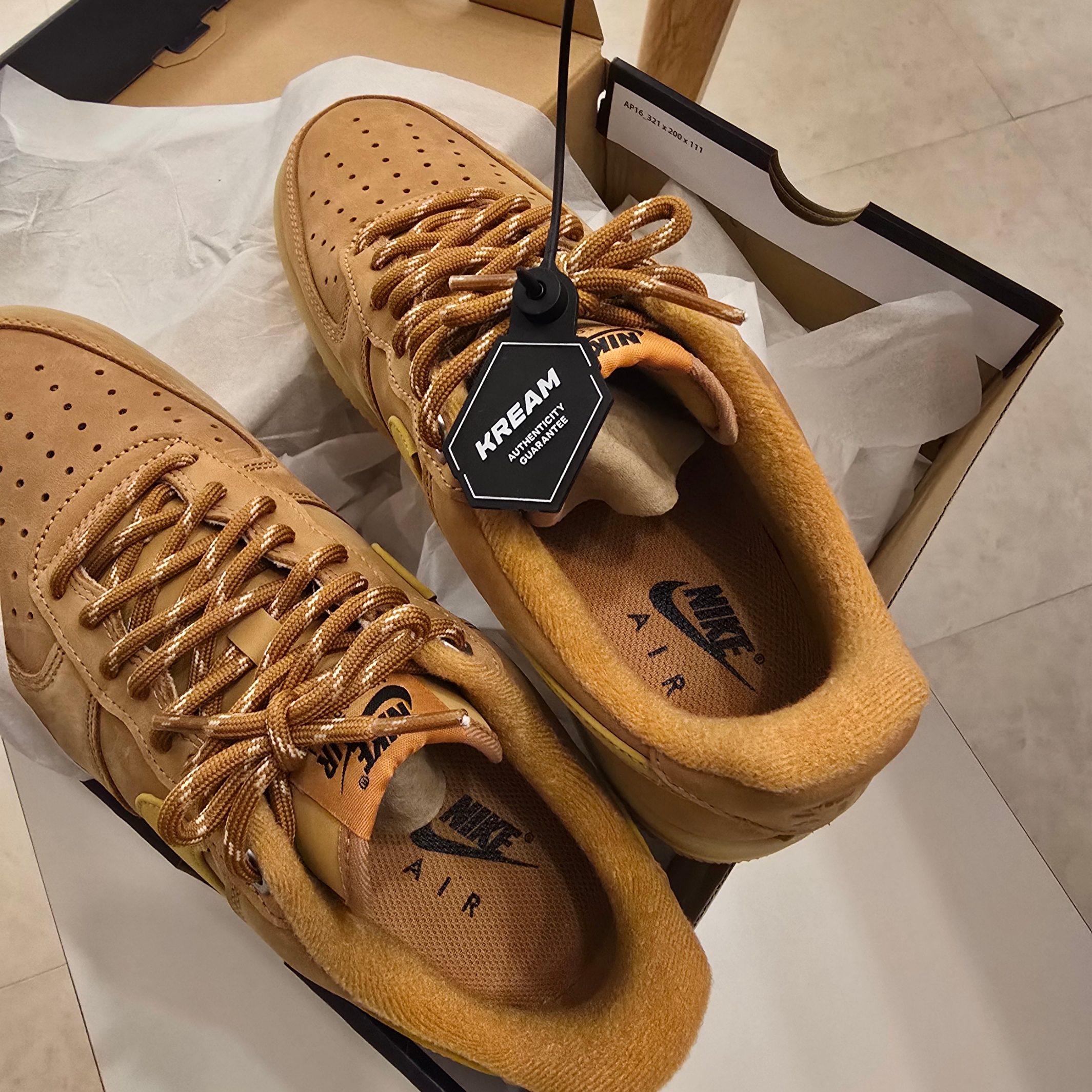 Nike Air Force 1 '07 WB Flax 착용 스타일