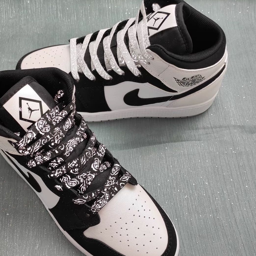 (W) Jordan 1 Retro High OG Coconut Milk and Sail 착용 스타일 - 3