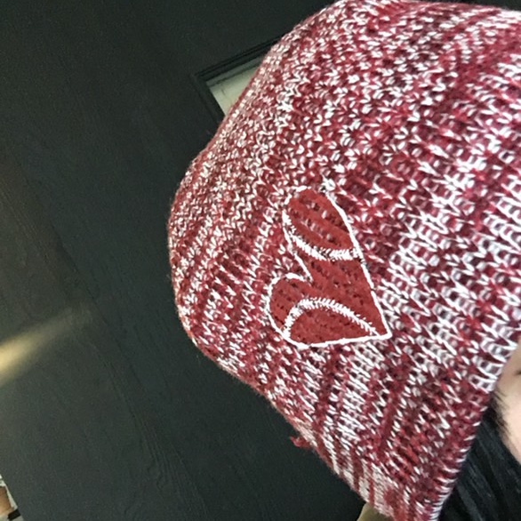 Problemallways Baseball Heart Beanie Red 착용 스타일 - 3