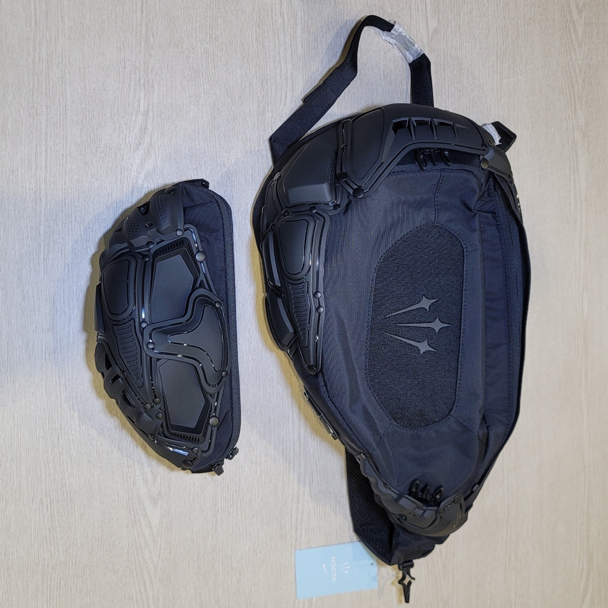 Nike x Drake Nocta 3024 Crossbody Bag Black 착용 스타일 - 5