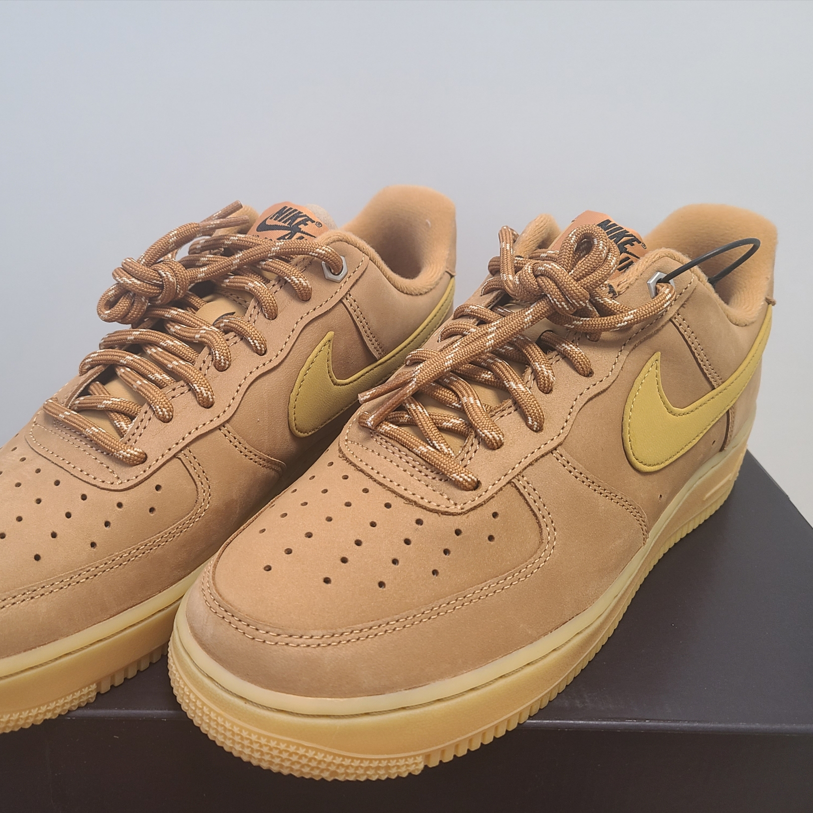 Nike Air Force 1 '07 WB Flax 착용 스타일