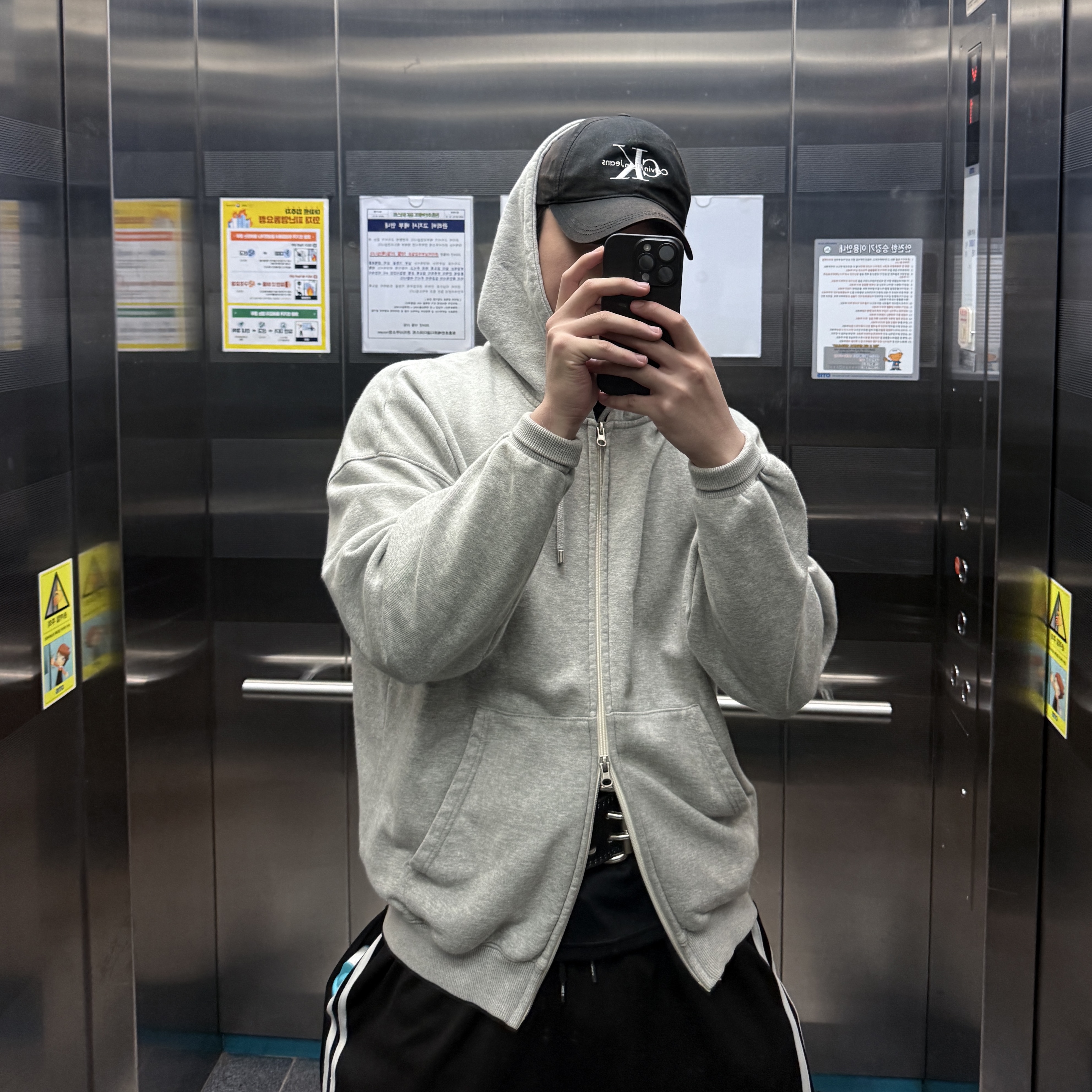 Adidas Adifom Superstar Core White, Calvin Klein Monogram Embroidery Ball Cap Black 착용 스타일 - 2