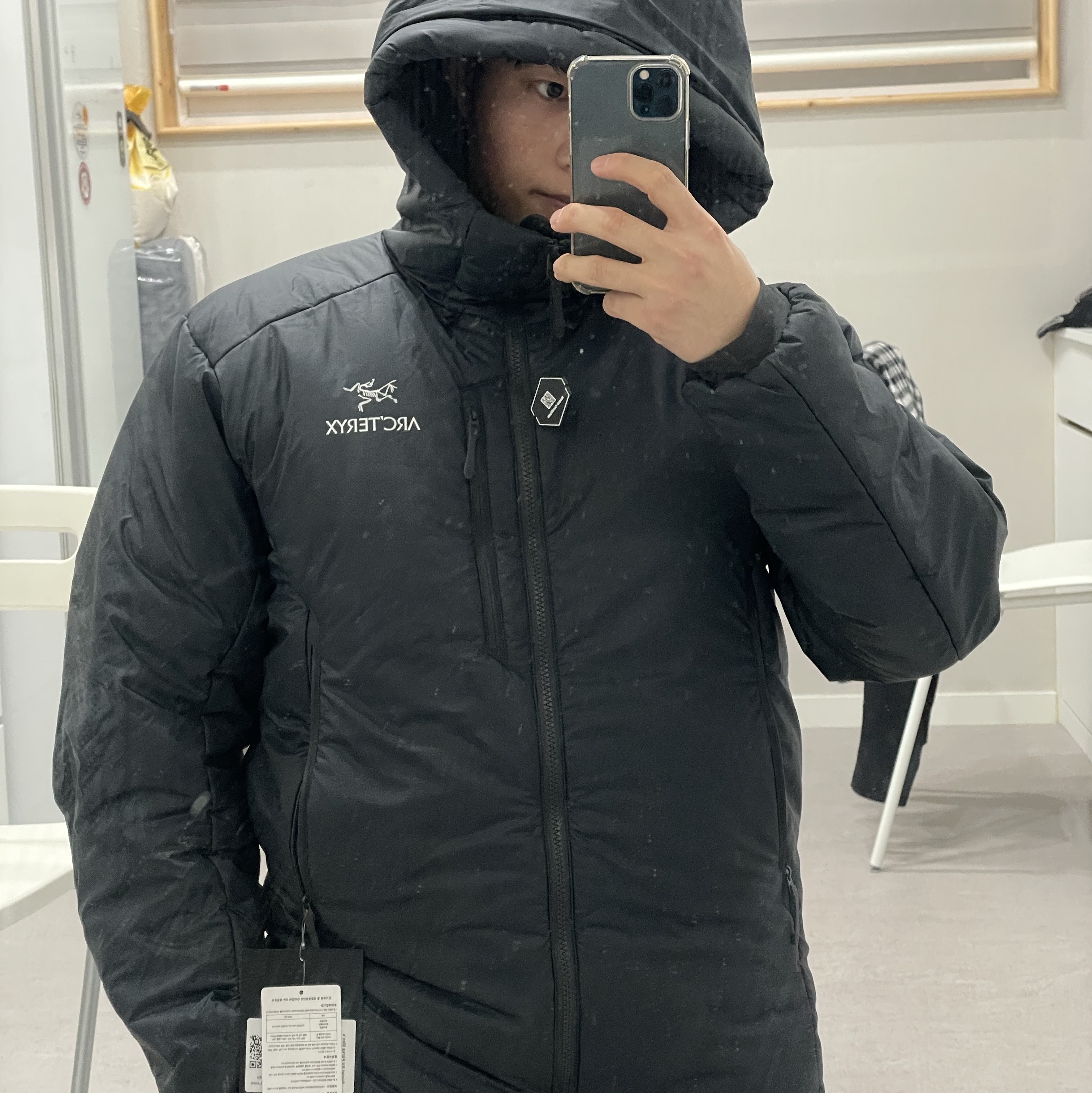 Arc'teryx Nuclei SV Parka Graphite 착용 스타일