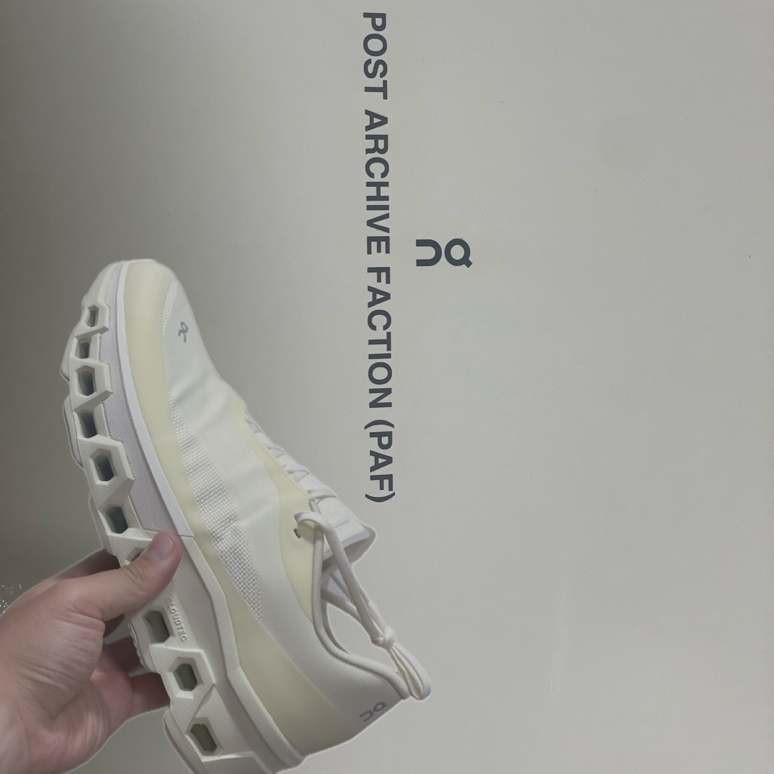 On Running x Post Archive Faction (Paf) Cloudmonster 2 Seedling White 착용 스타일
