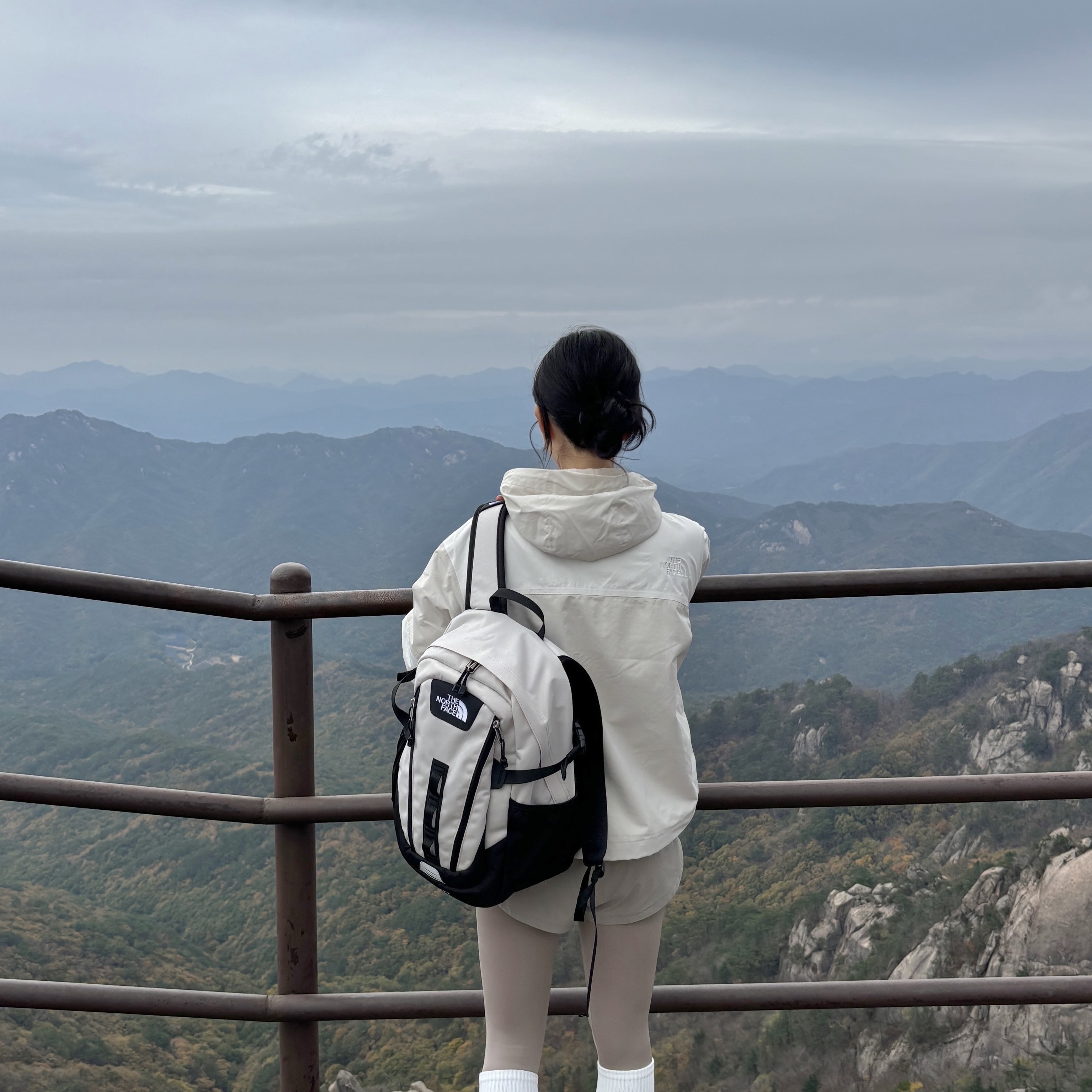 The North Face Mini Shot Vanilla 착용 스타일 - 2