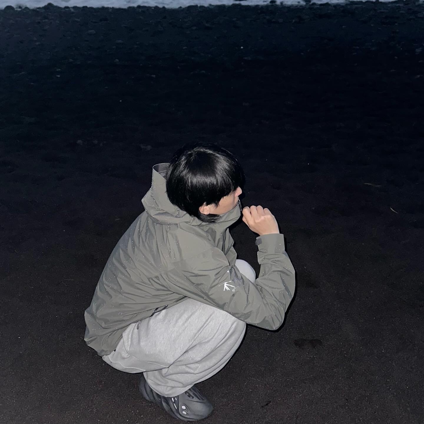 Arc'teryx x Beams Zeta SL Jacket Grey, Adidas Yeezy Foam RNNR Onyx 착용 스타일 - 2