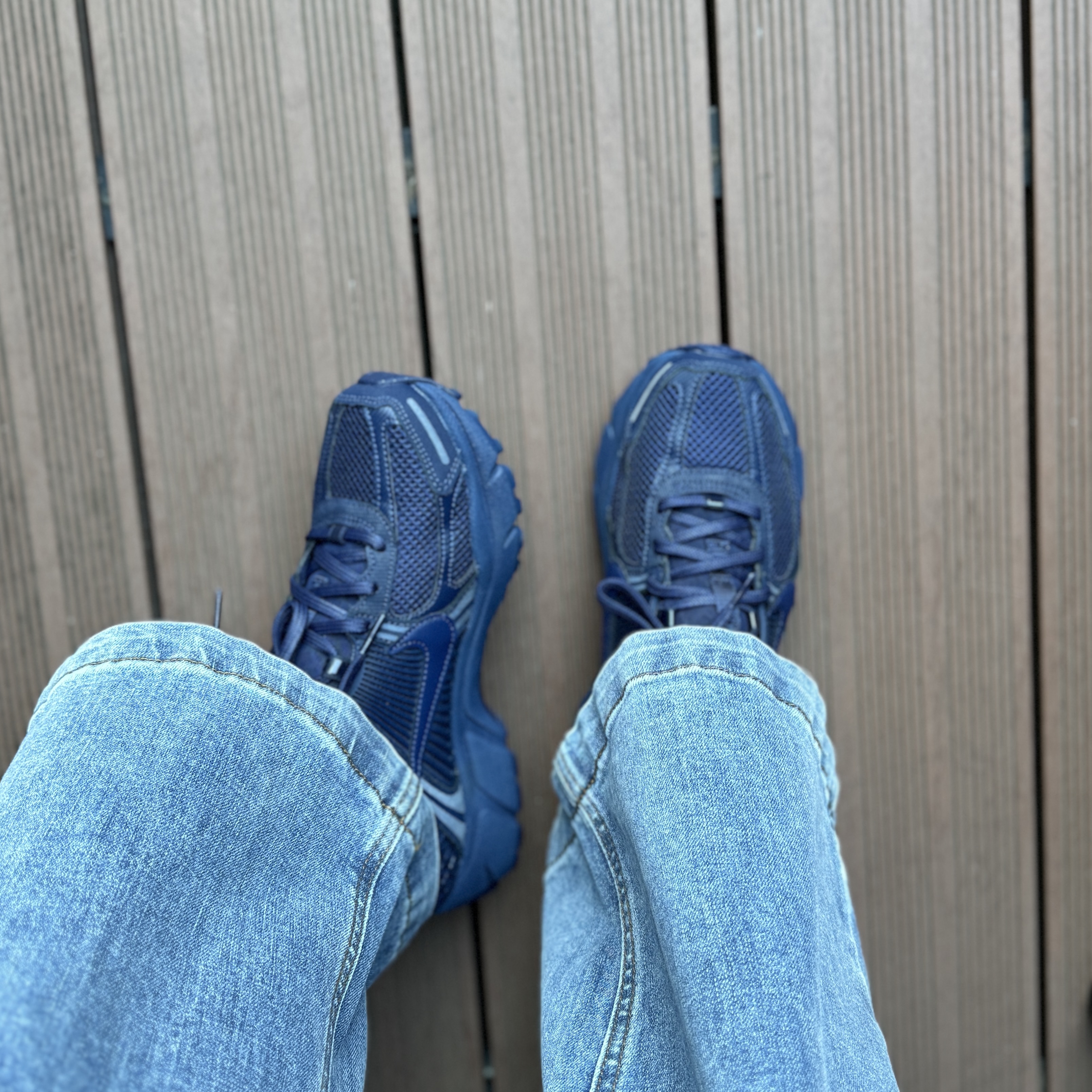 Nike Zoom Vomero 5 SP Midnight Navy 착용 스타일 - 1