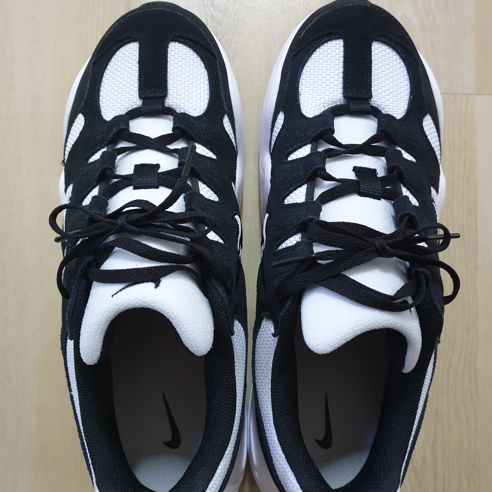 Nike Tech Hera White Black 착용 스타일 - 2