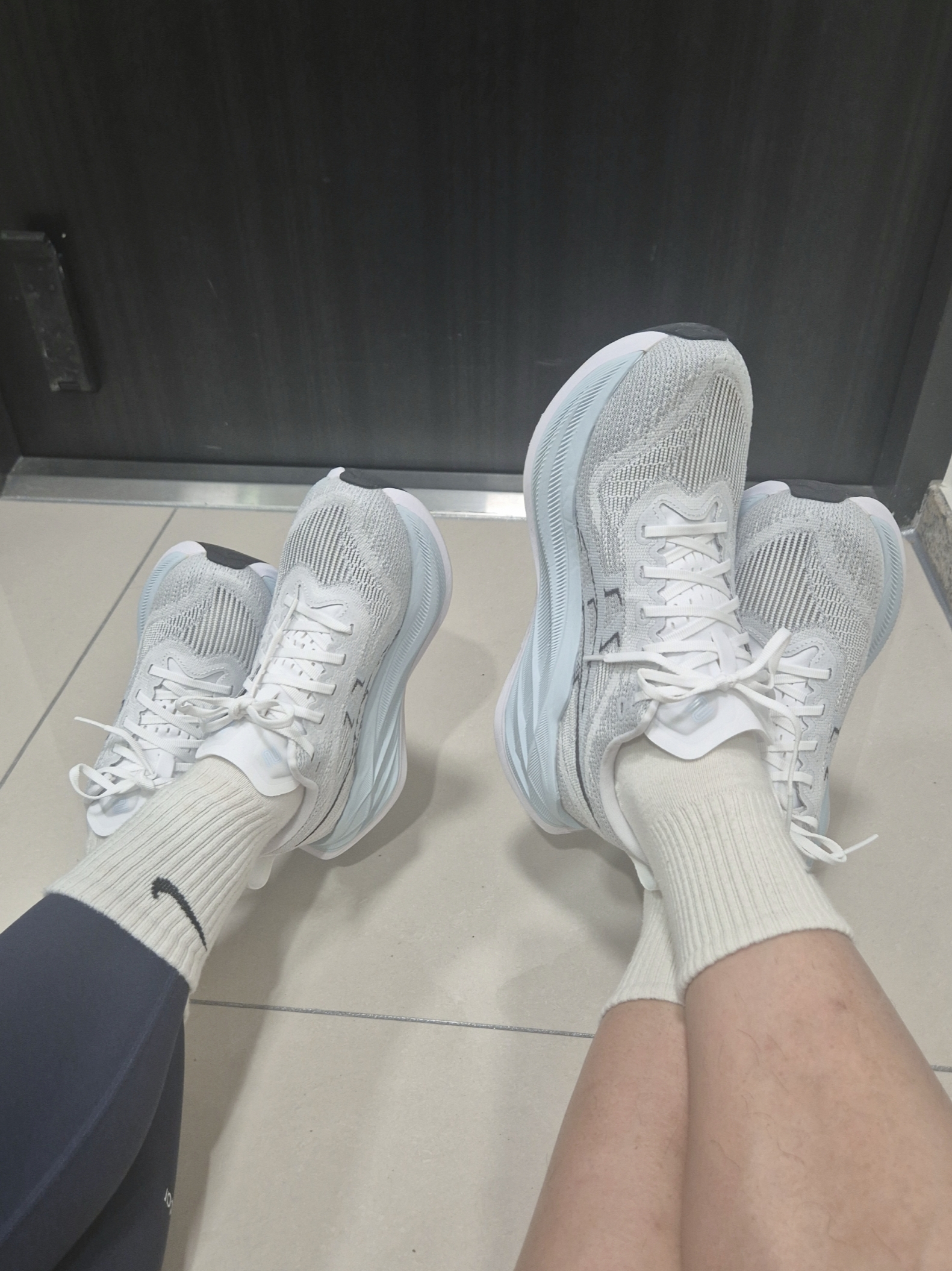 Asics Superblast 2 White Cool Grey 착용 스타일 - 3