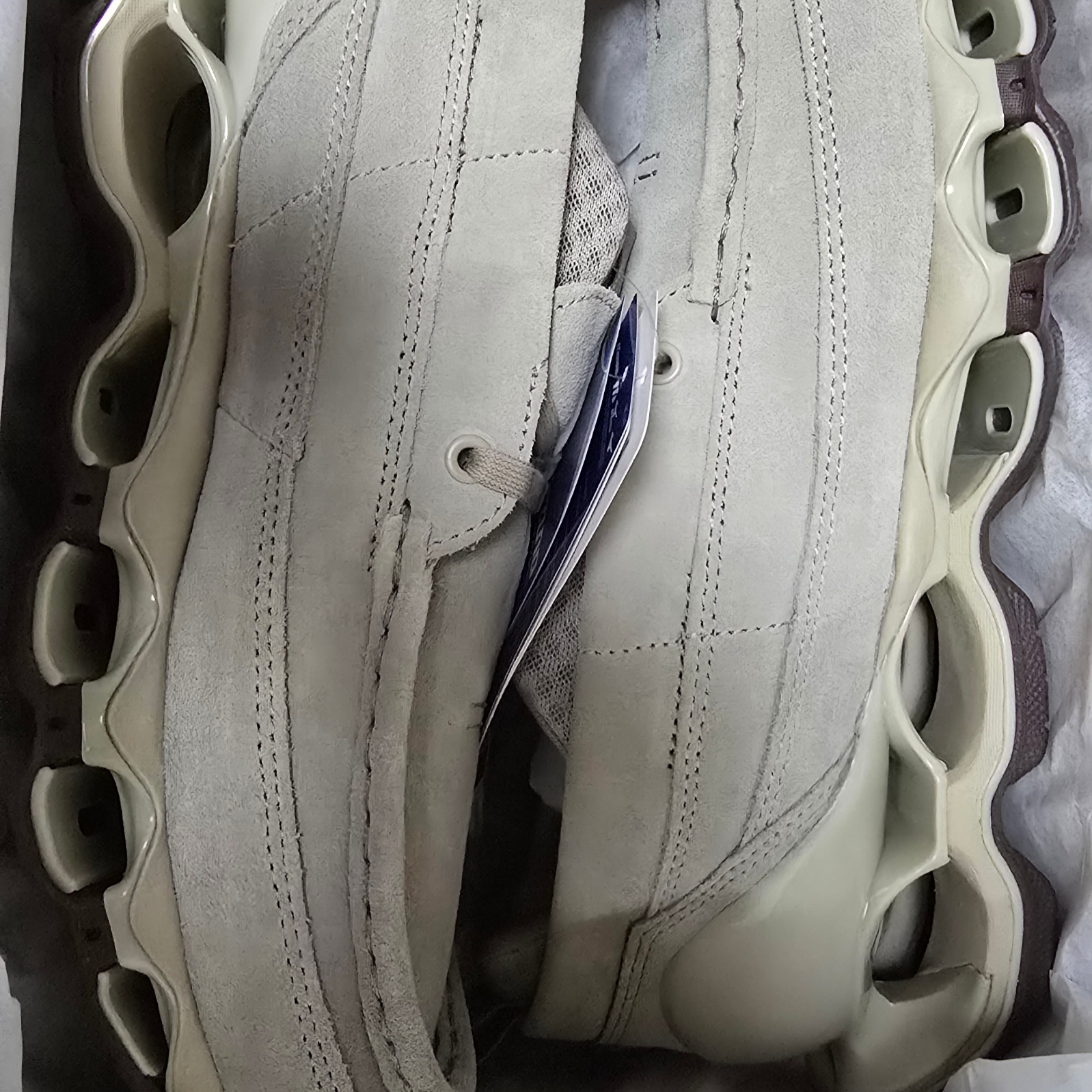 Mizuno Wave Prophecy MOC Suede Vintage Khaki Mole, Mizuno Wave Prophecy MOC Suede Vintage Khaki Molé 착용 스타일 - 1