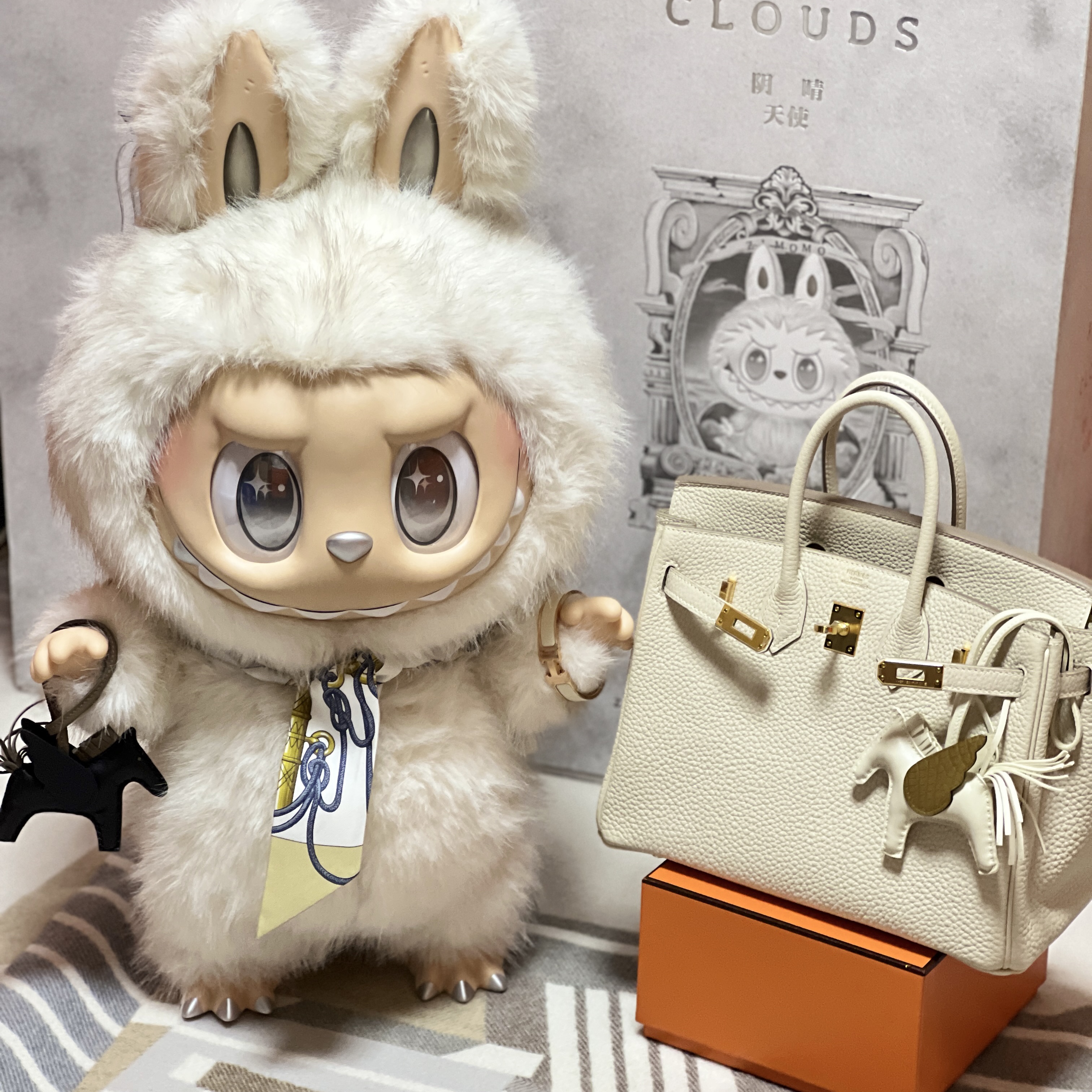 Pop Mart The Monsters Zimomo Angel In Clouds Vinyl Face Doll, Hermes Birkin 25 Bag Togo & Gold Craie 착용 스타일