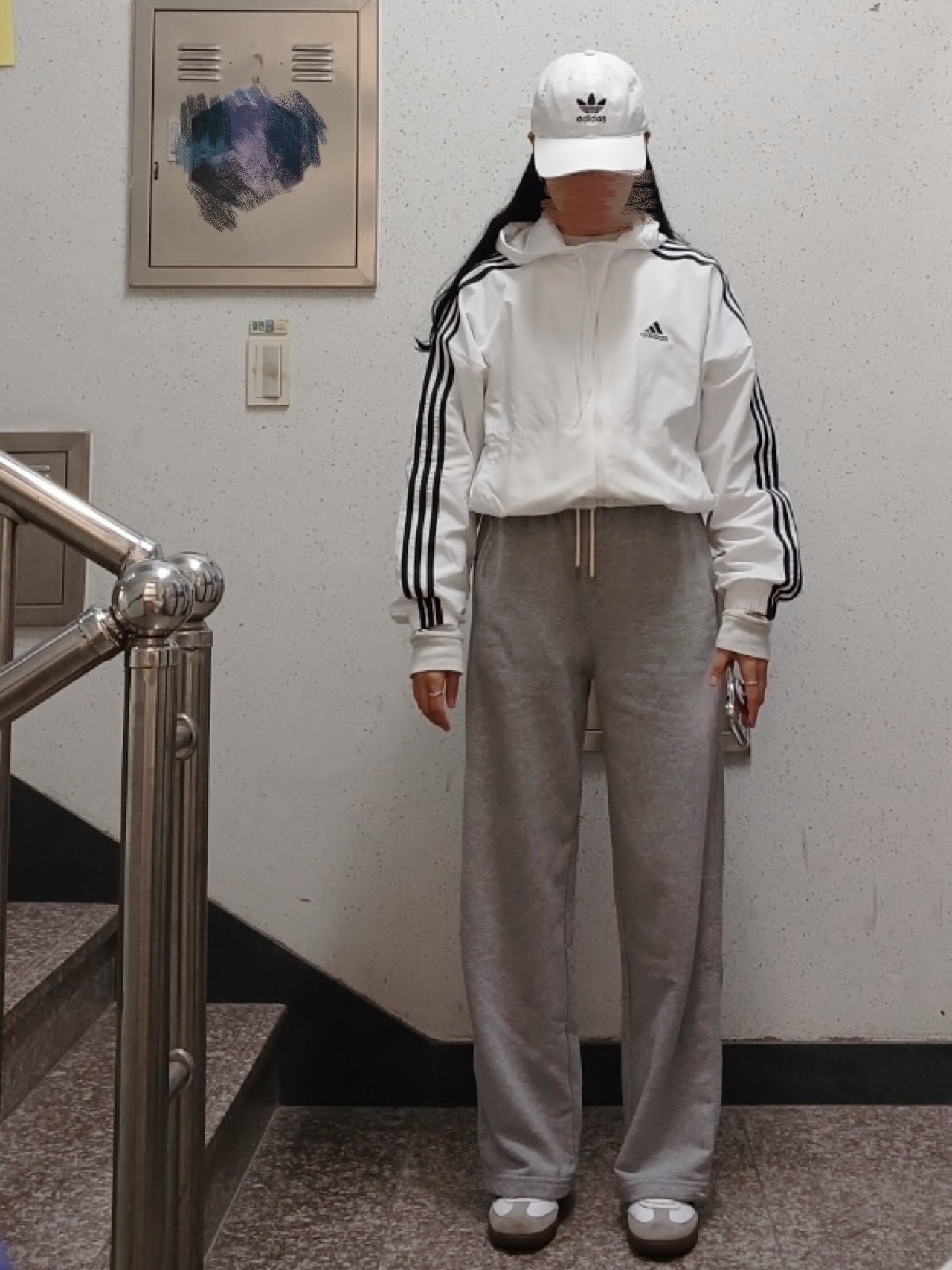 Adidas Samba OG Cloud White, Adidas Baseball Class Trefoil Cap White 착용 스타일 - 2