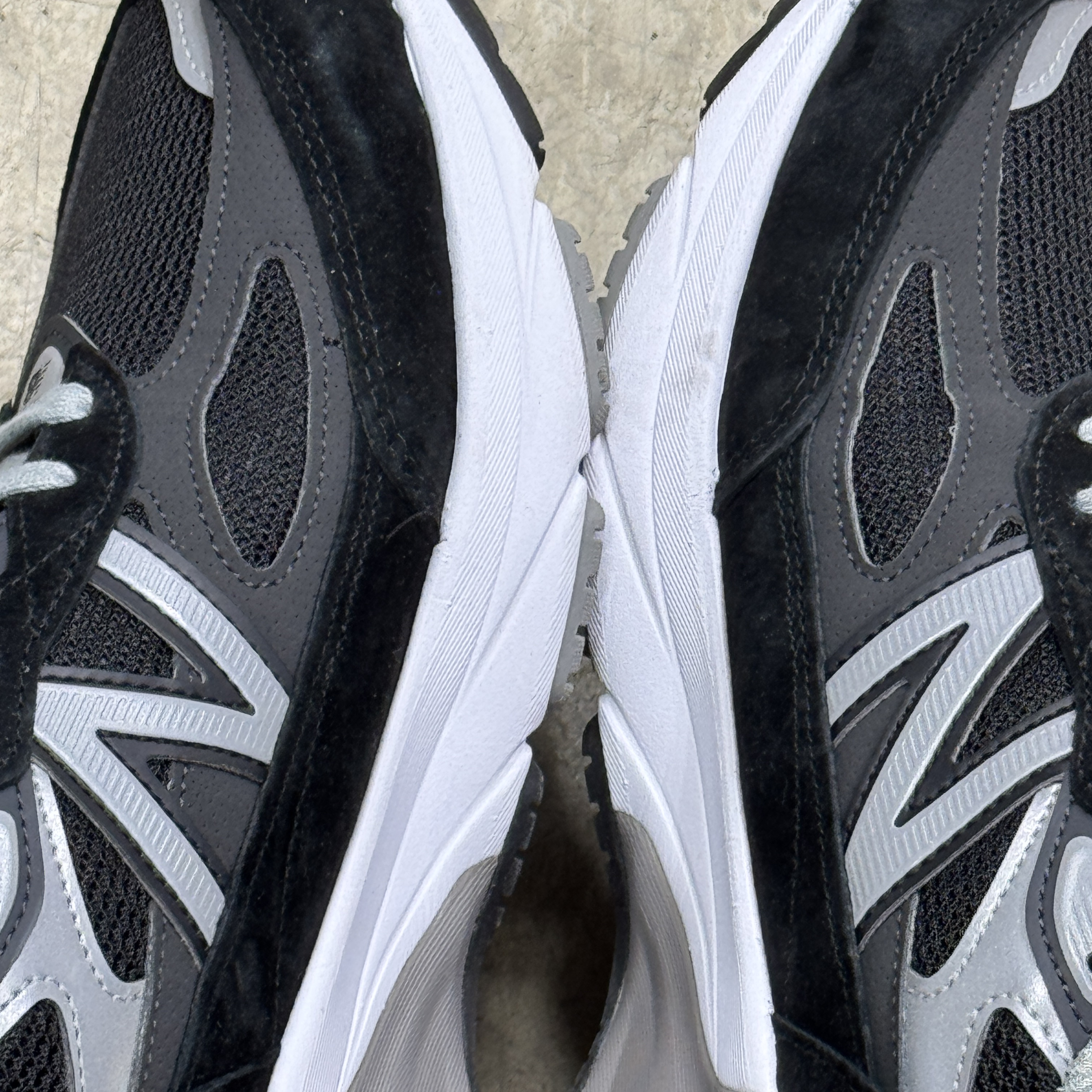 New Balance 990v6 Made in USA Black White 착용 스타일 - 3