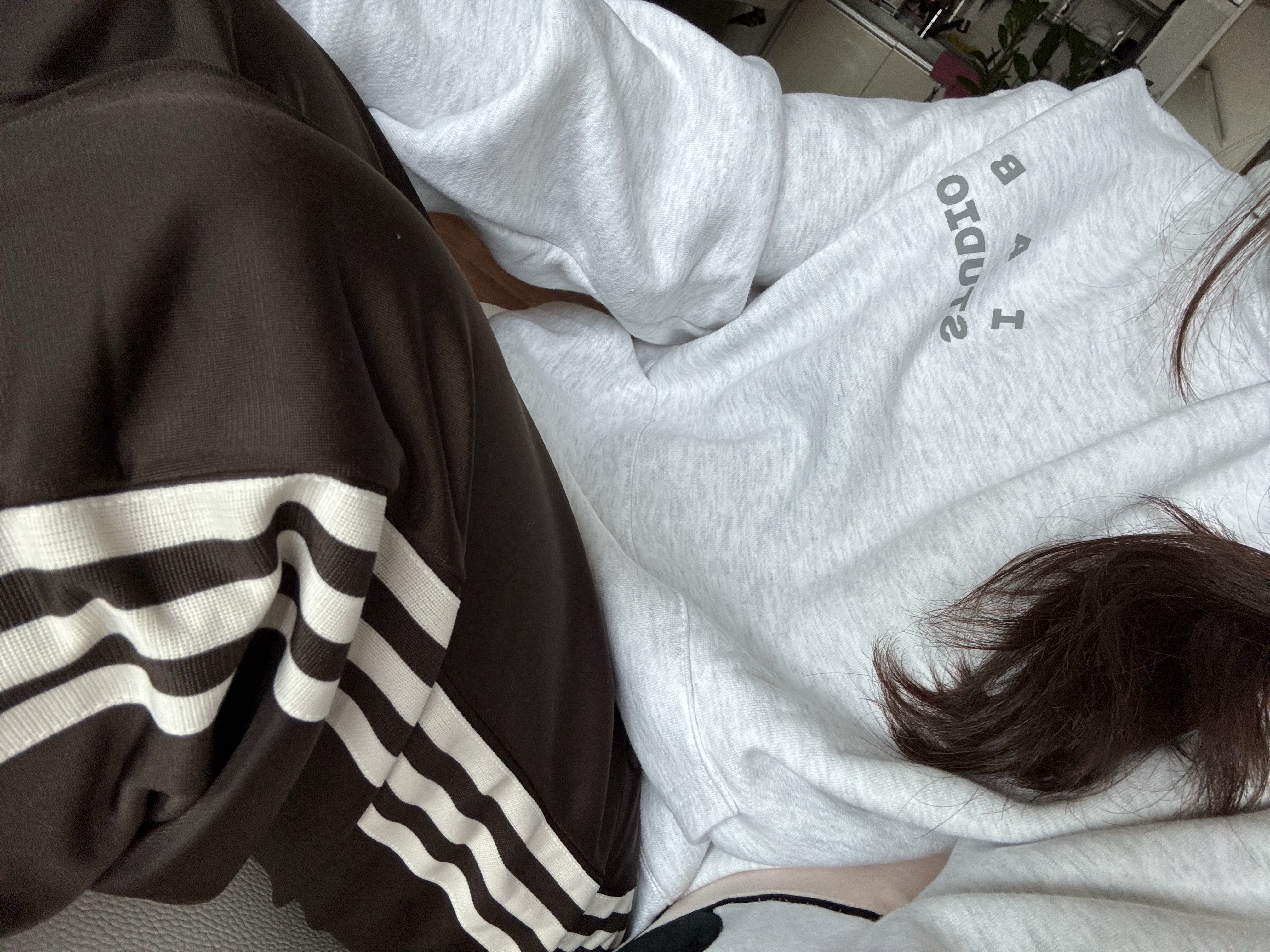 IAB Studio Hoodie Light Gray 착용 스타일 - 1