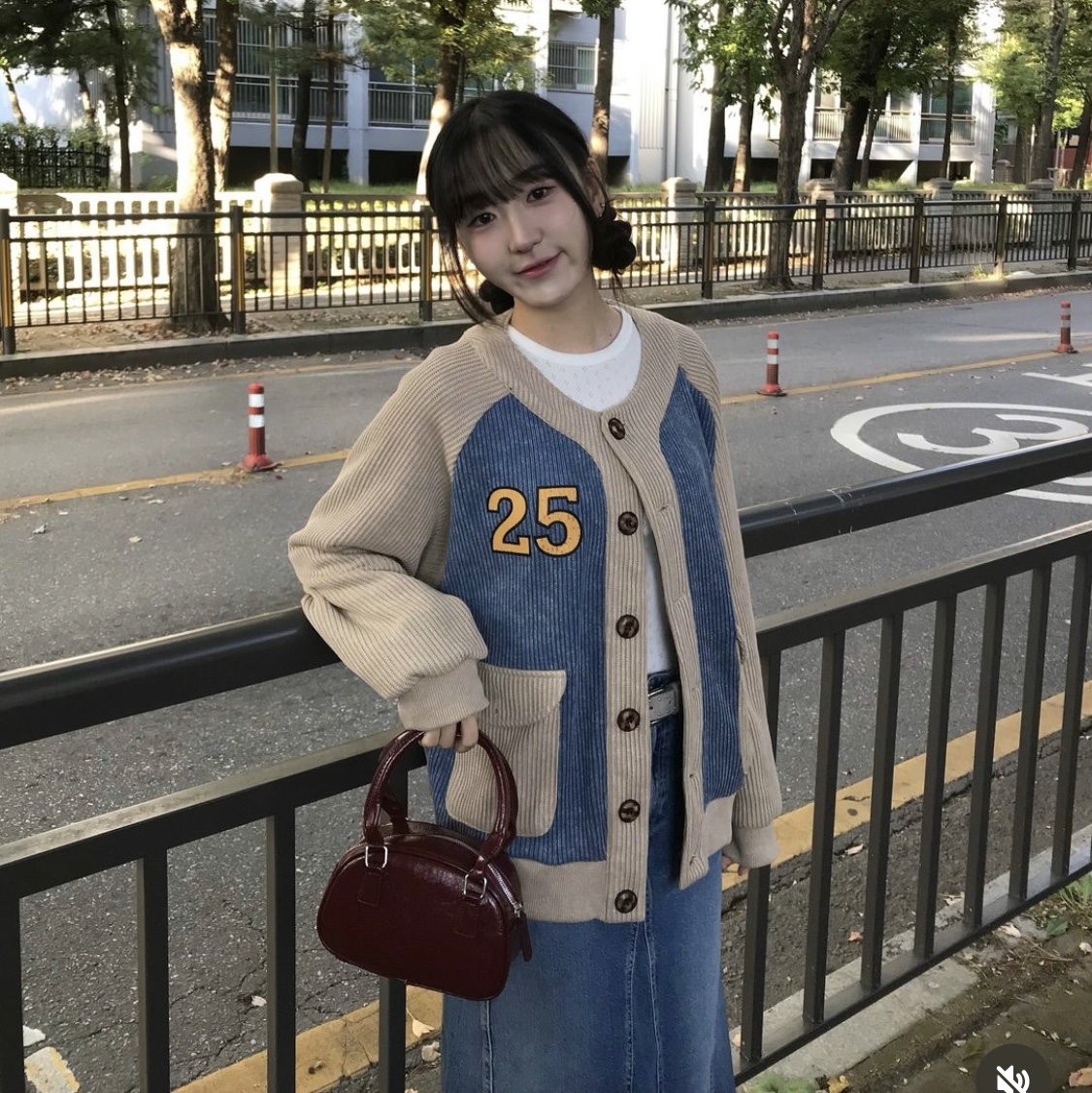Problemallways Baseball Uniform Knit Cardigan Blue 착용 스타일 - 2