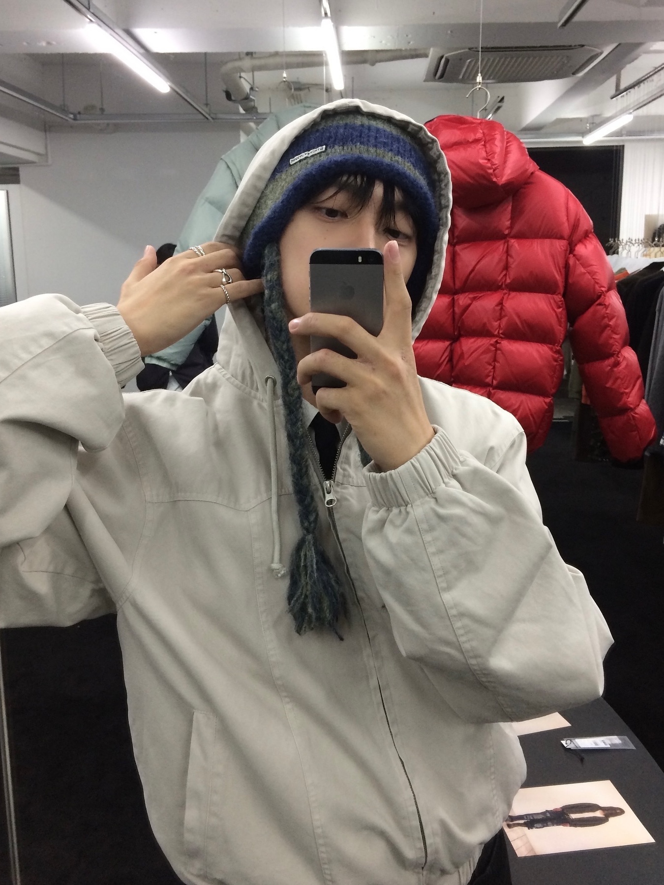 Thevinylhouse Ear Flap Stripe Beanie Green, Thevinylhouse Ear Flap Stripe Beanie Grey 착용 스타일