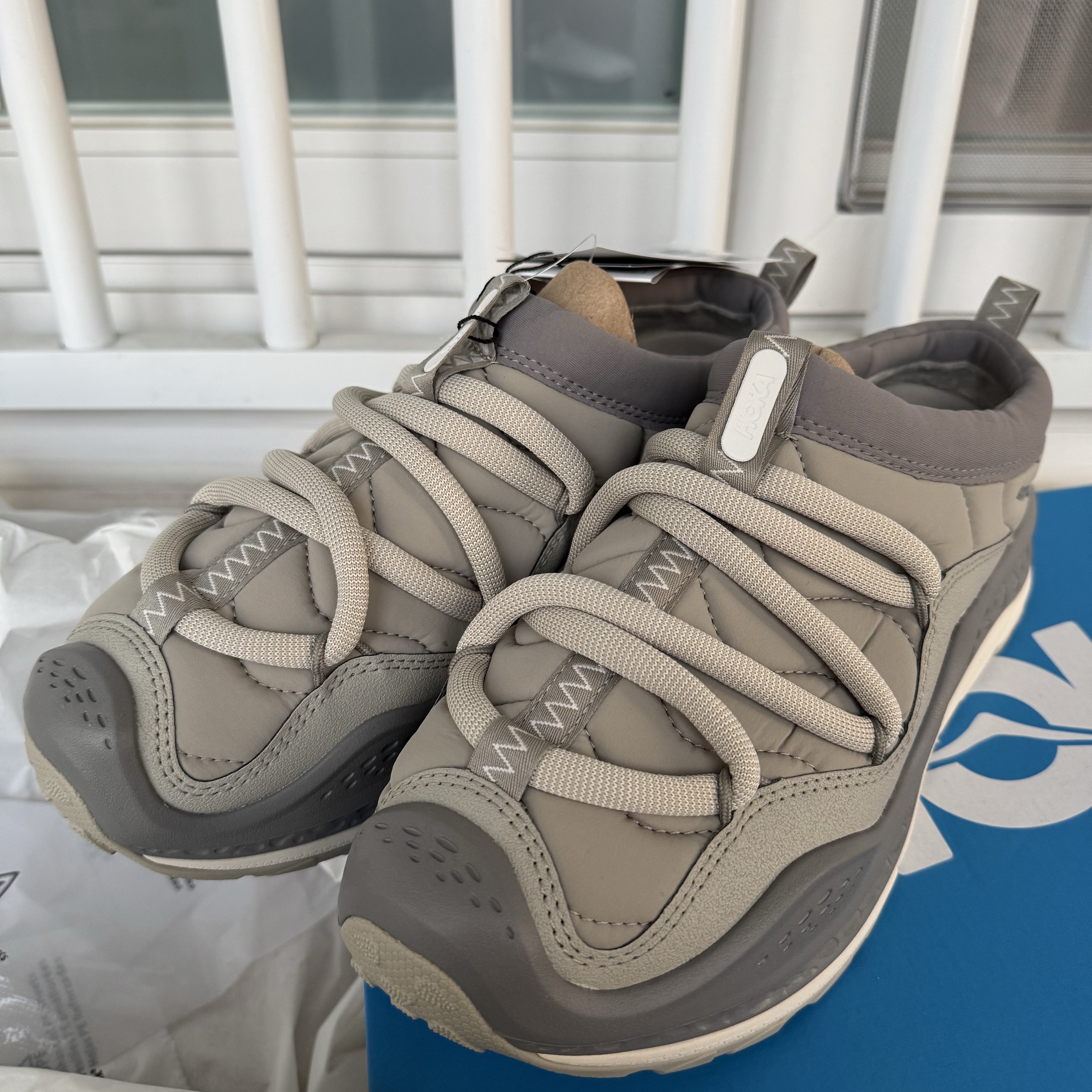 Hoka Ora Primo Farro Iron Ore 착용 스타일