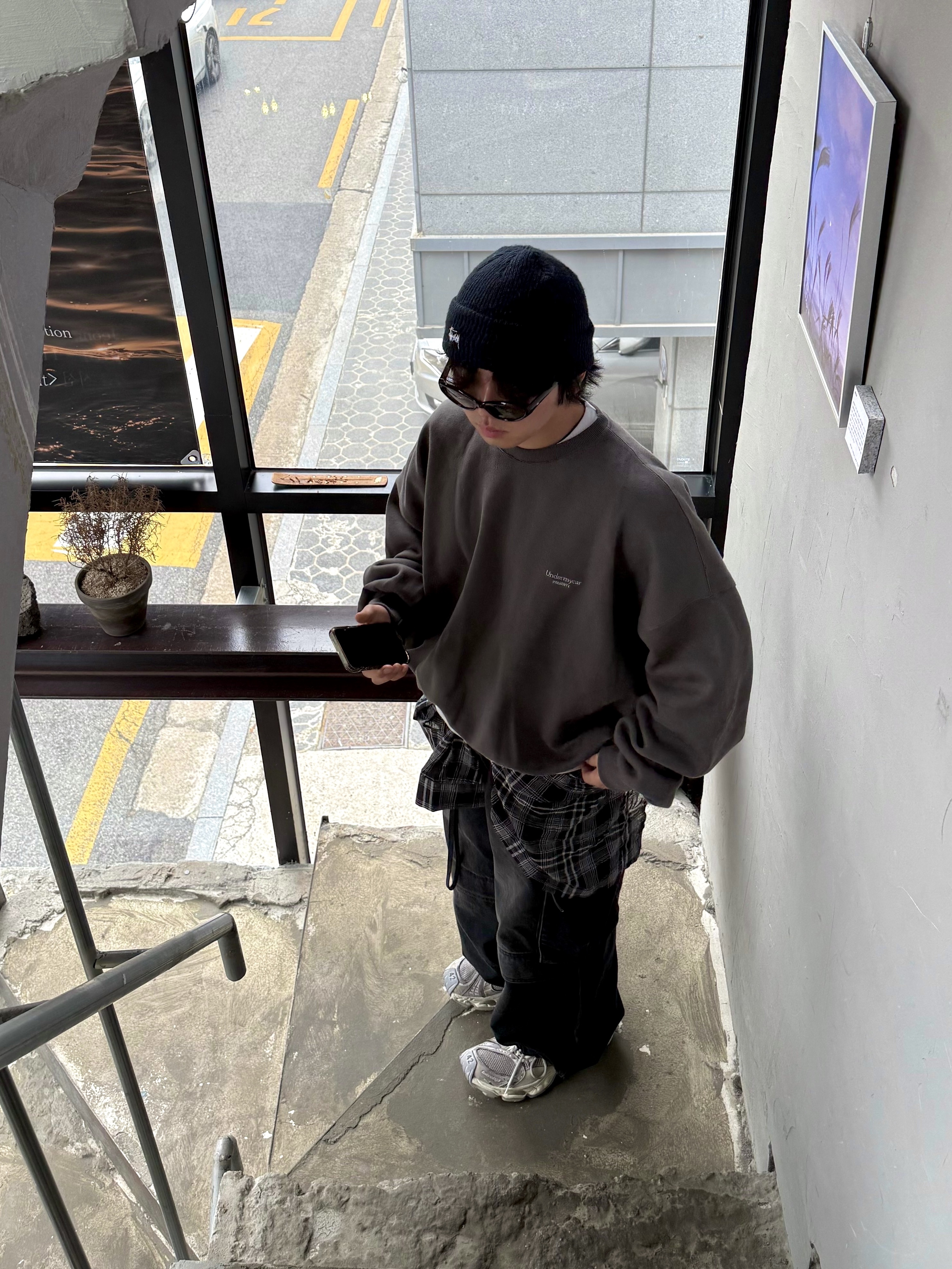 Undermycar Mu.14 Anti Fxxking Logo Play Oversized Bonded Sweat Shirts Olive, Balenciaga Stapler Sneaker Beige Grey 착용 스타일 - 5