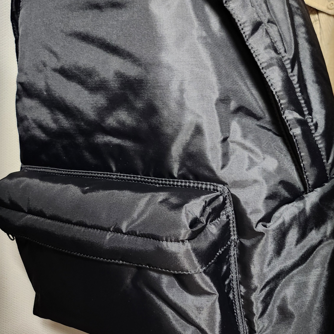 Porter x Comme des Garcons Backpack L Black 착용 스타일 - 1