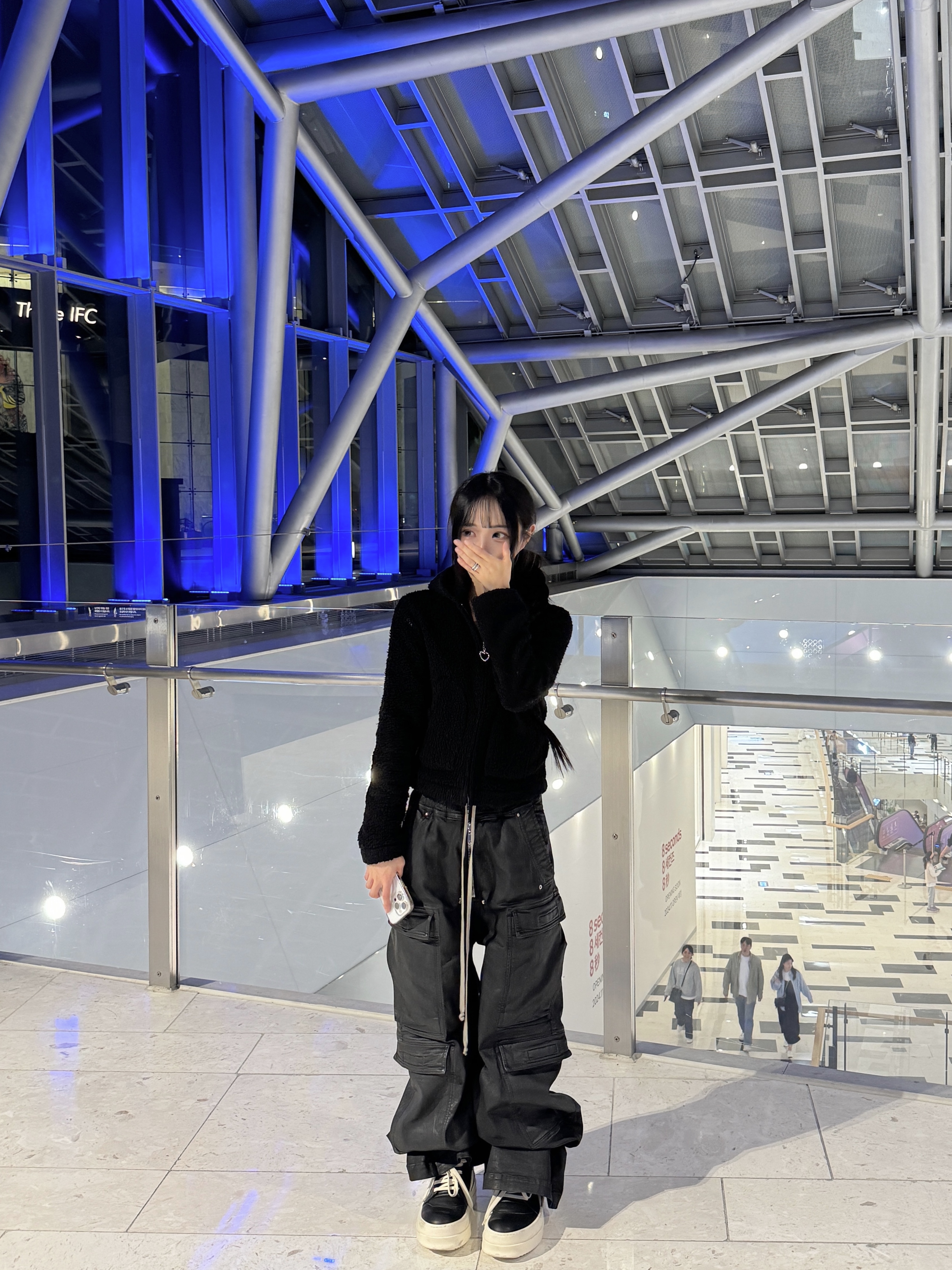 Rick Owens Mega Bumper Geobasket Black Milk, Balenciaga Softwear Heart Zip-Up Hoodie Small Fit Black 착용 스타일 - 1