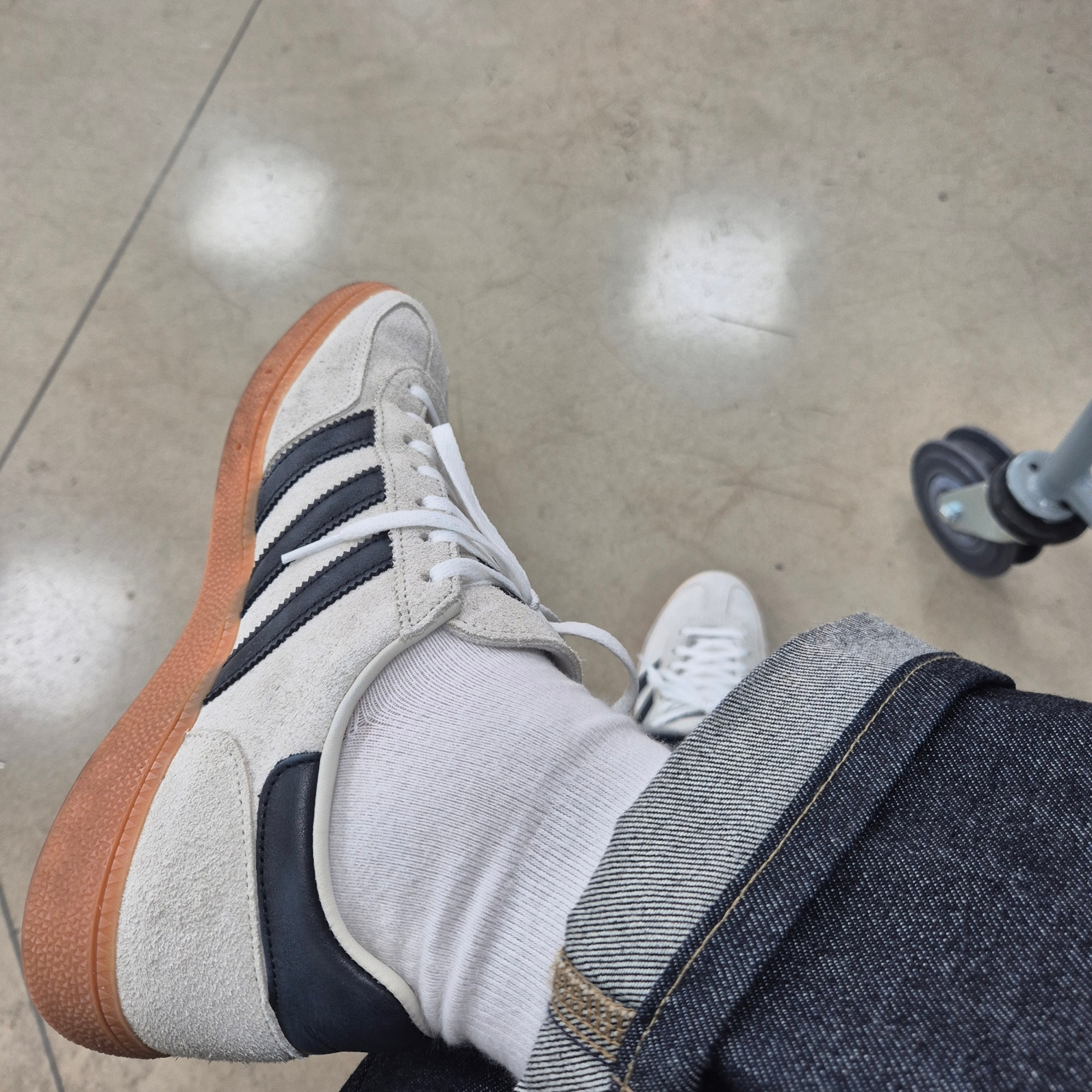 (W) Adidas Spezial Handball Aluminium Core Black 착용 스타일 - 2
