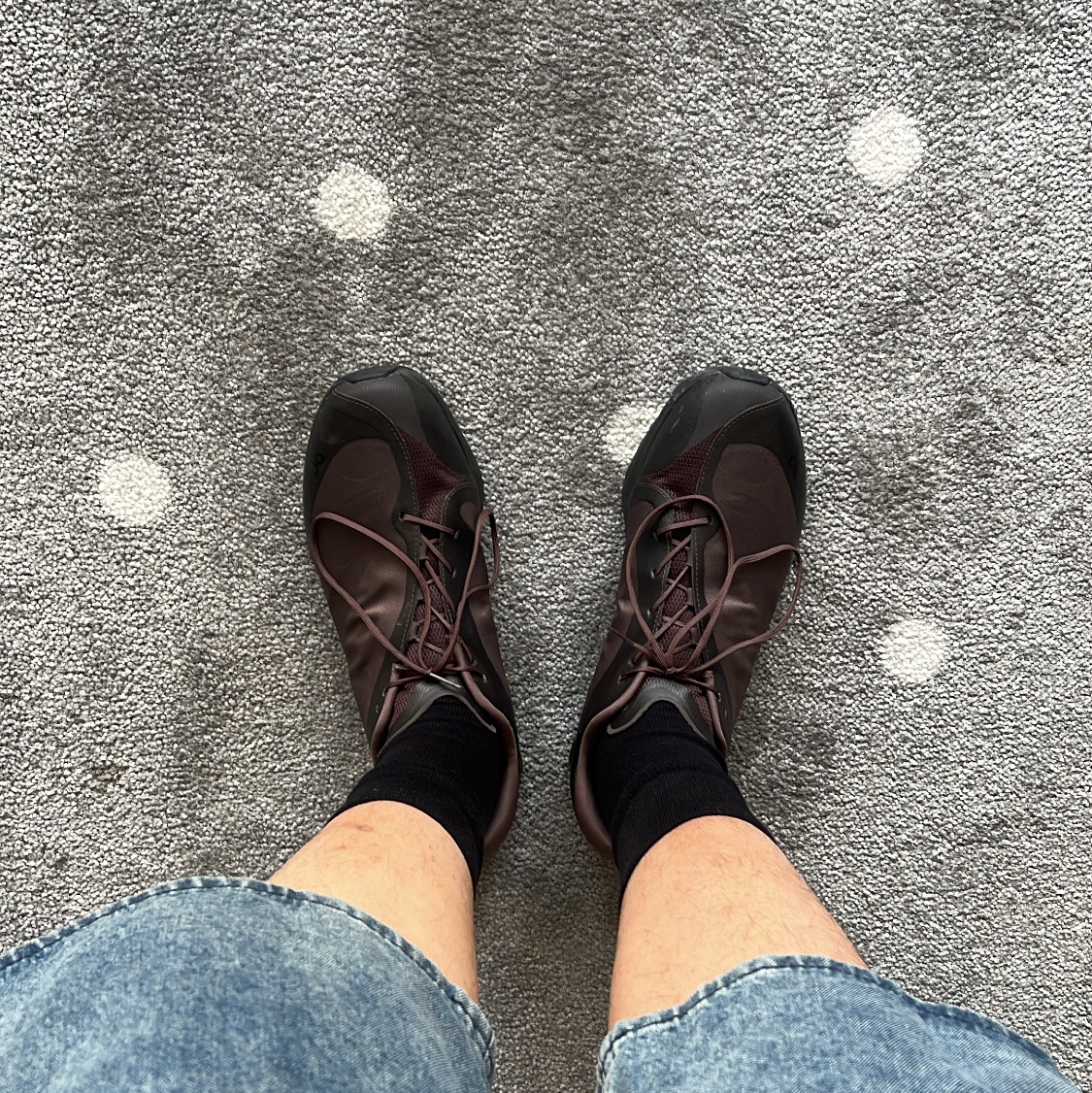 On Running x Post Archive Faction (Paf) Cloudventure Peak Cacao Espresso 착용 스타일