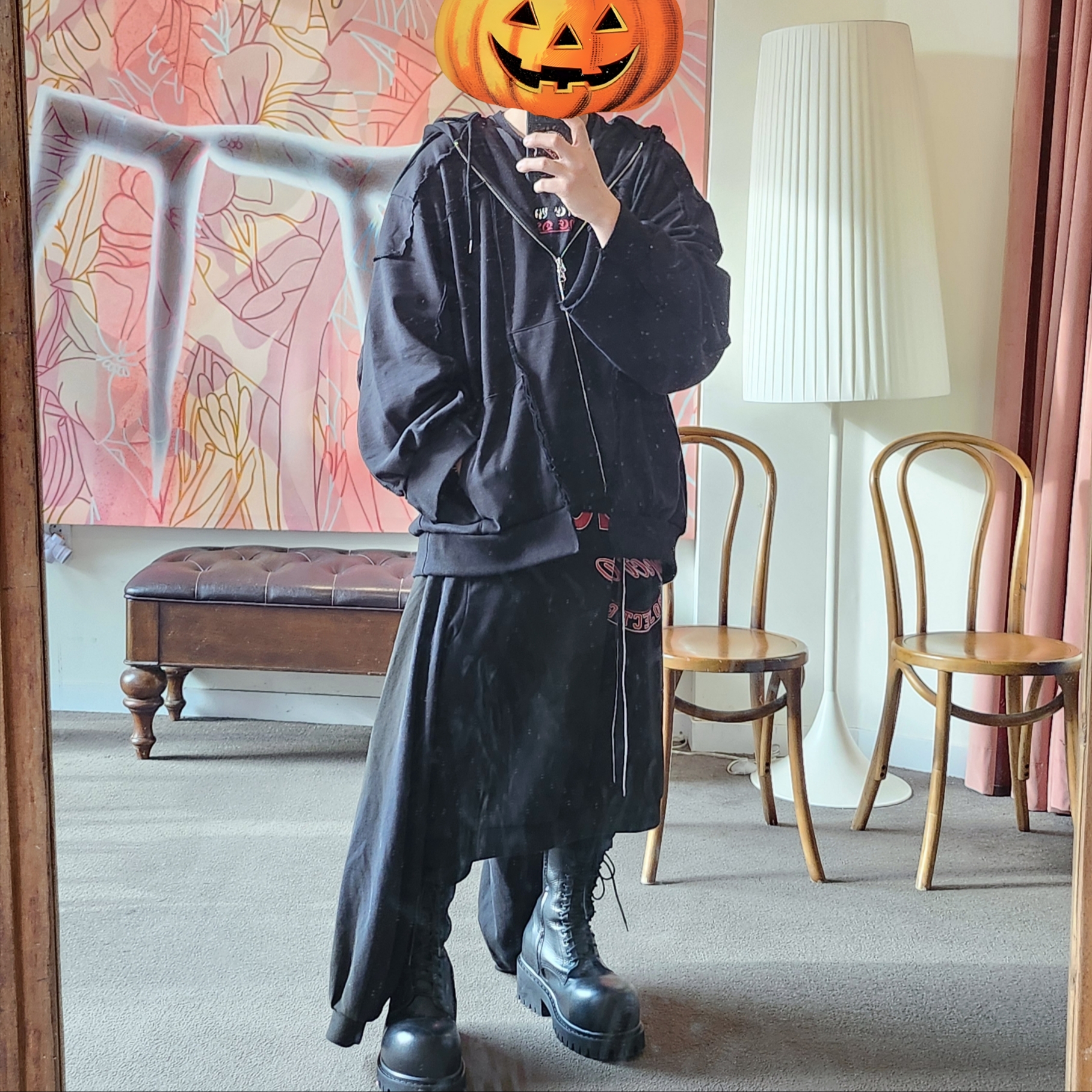 Balenciaga Stomper Bootie Black, Project G/R Sweatshirt Sweatpants Black 착용 스타일