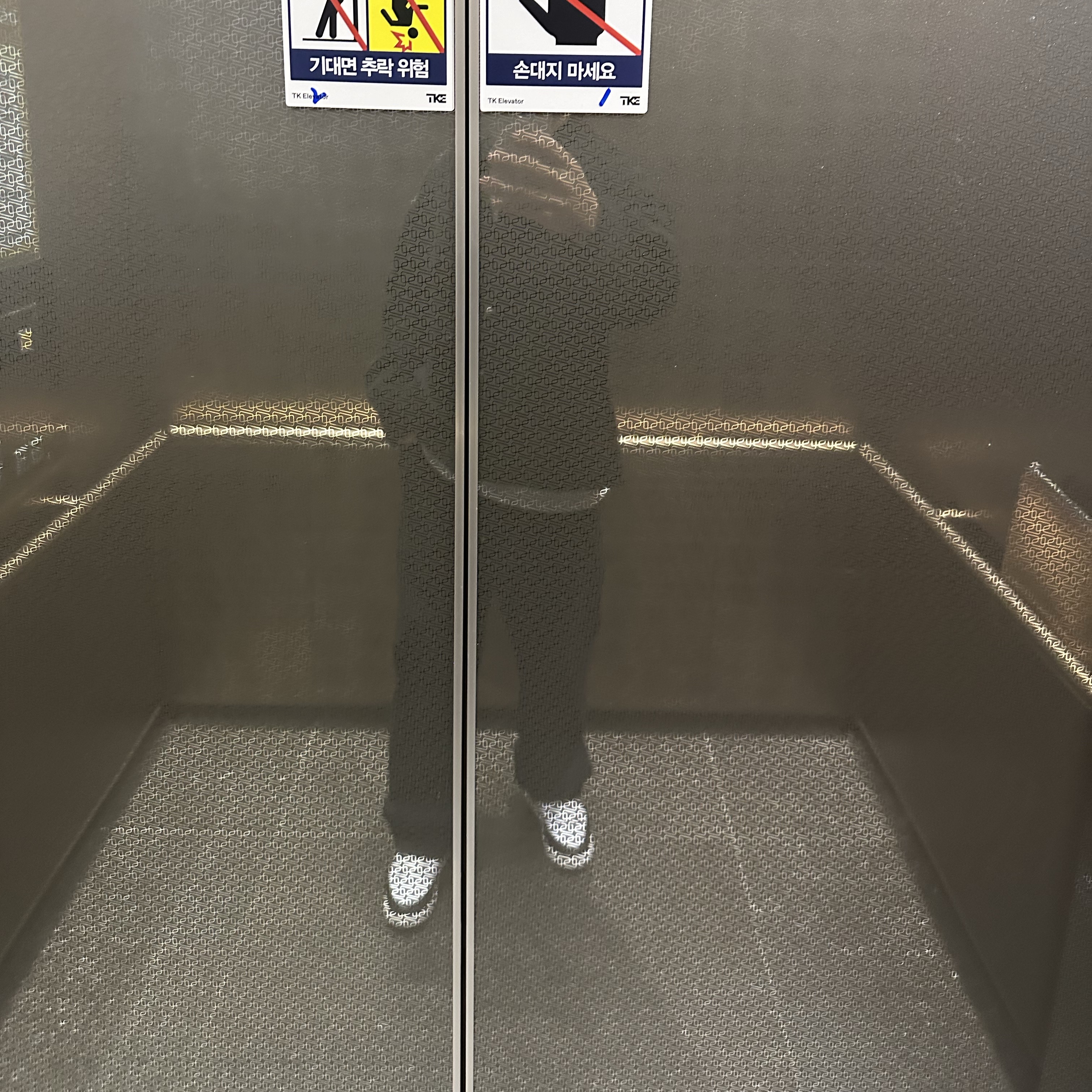 Palace EL Script P90 Baggy Jean Black - 24FW 착용 스타일 - 2