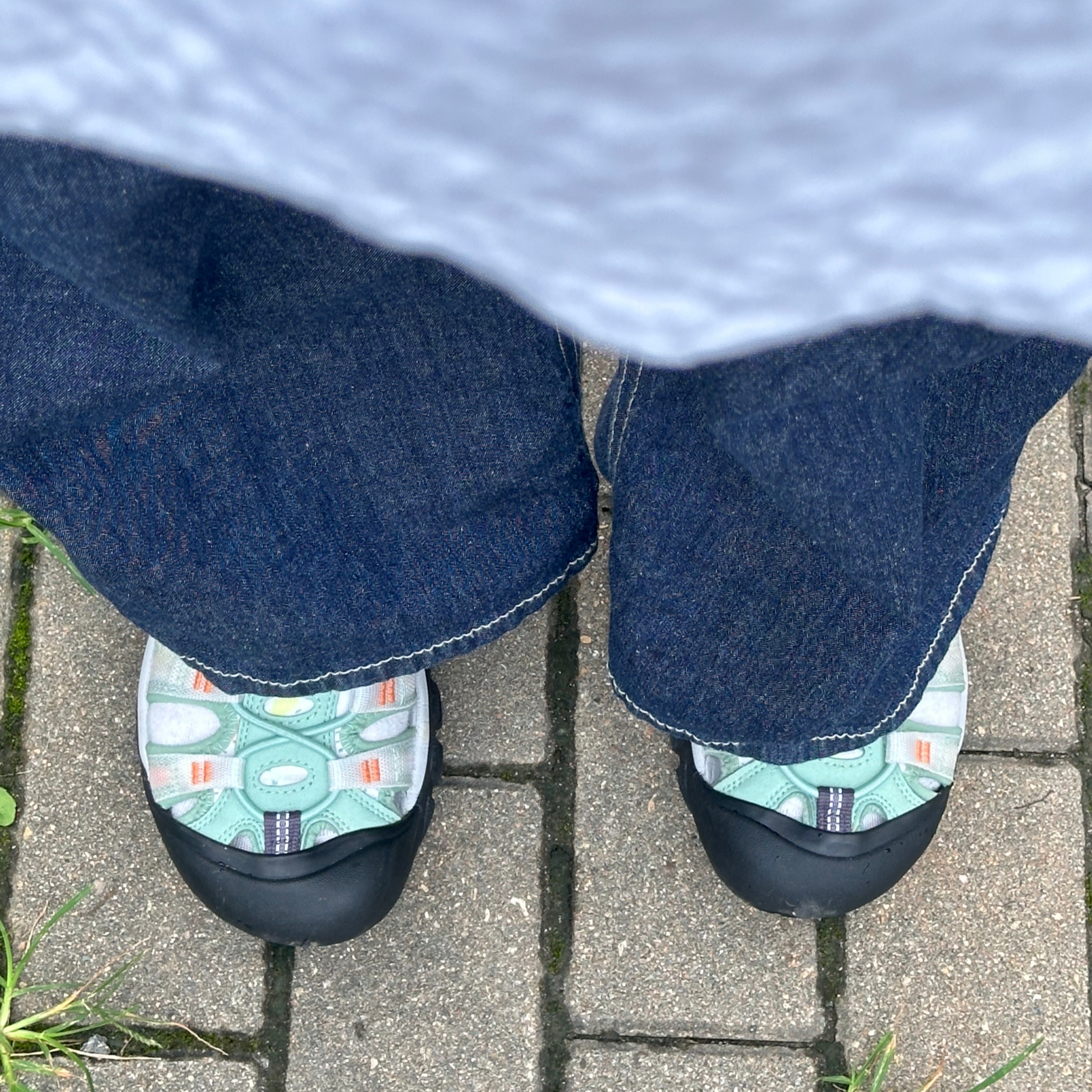 (W) Keen Newport H2 Granite Green Terrazzo 착용 스타일