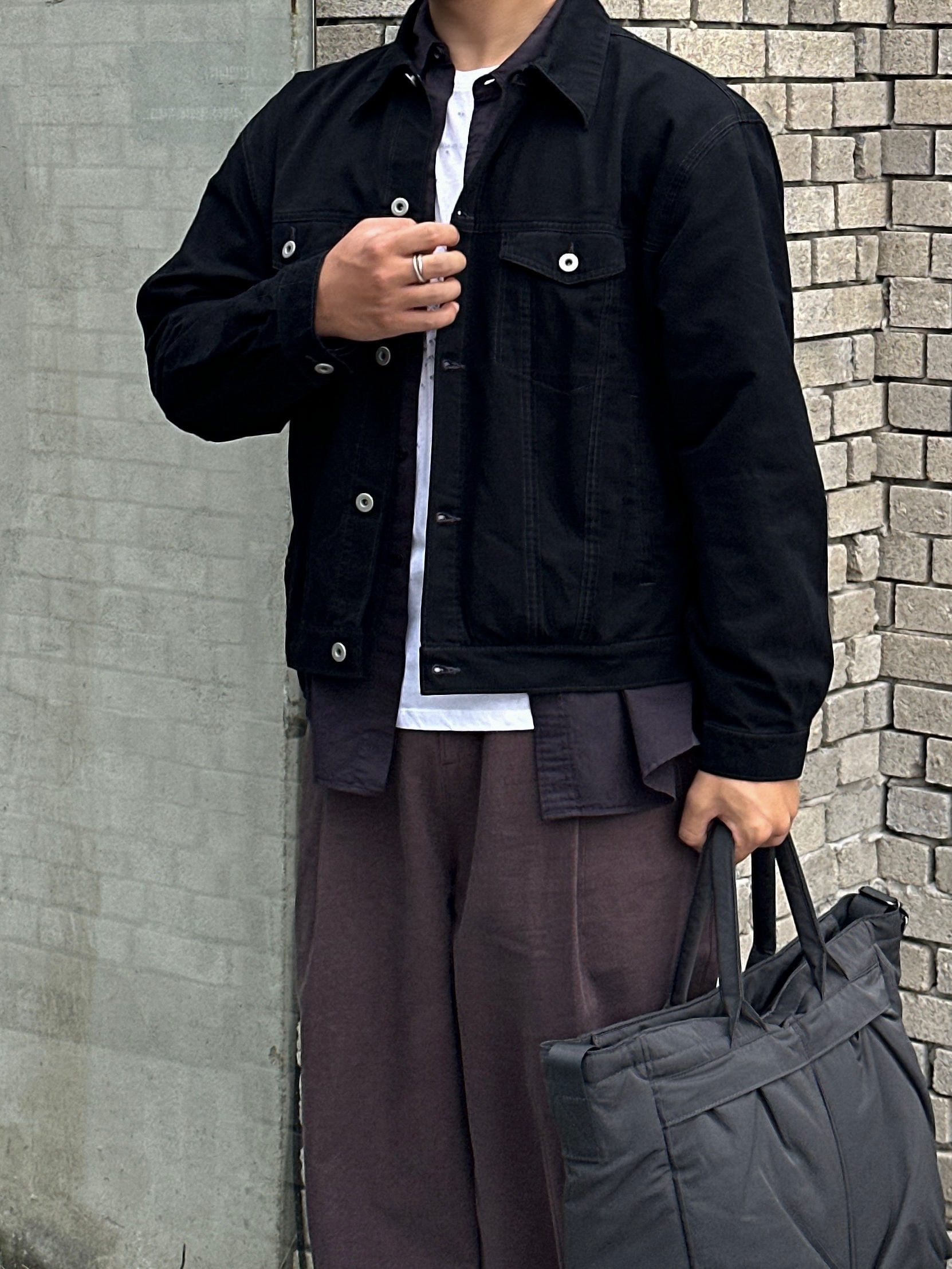 Polyteru Human Index Index Trucker Jacket Black, Uniqlo 2-Way Utility Bag Gray 착용 스타일 - 5