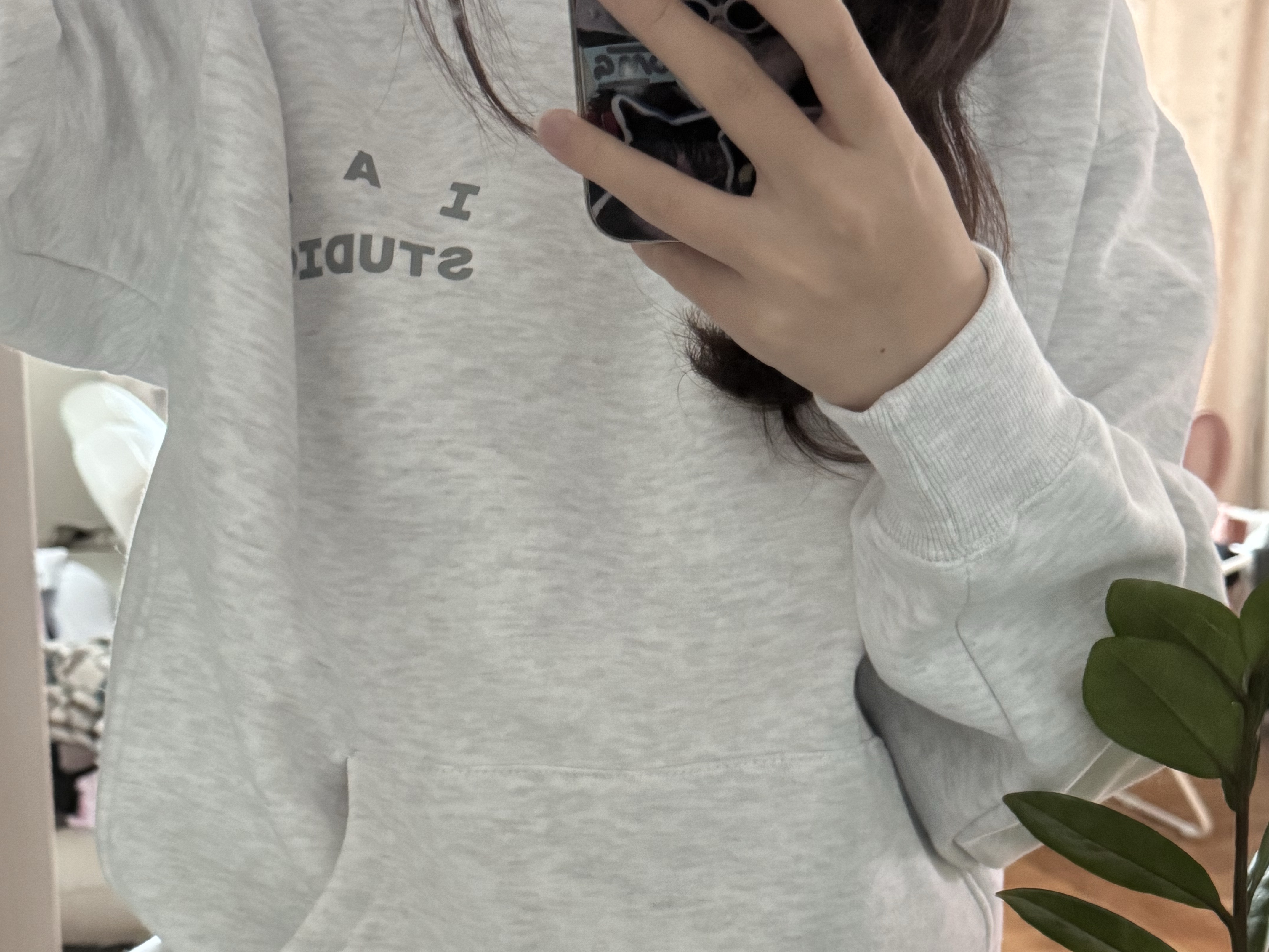IAB Studio Hoodie Light Gray 착용 스타일 - 2