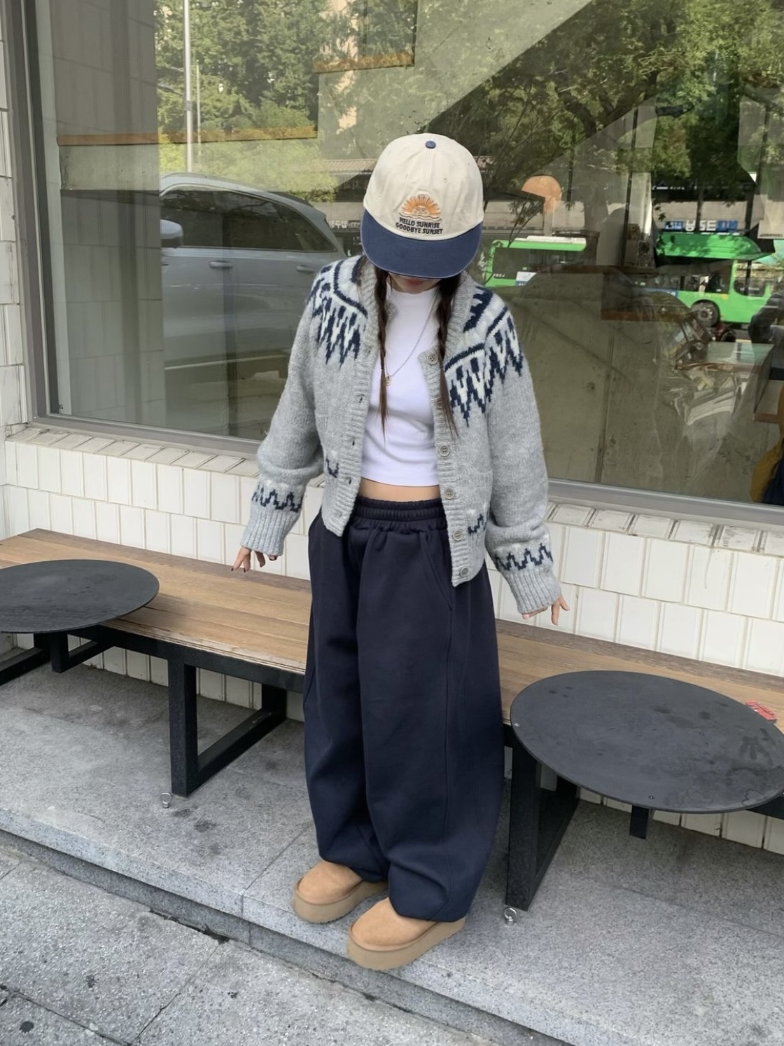 Hello Sunrise 90s Logo 6Panel Cap Beige & Navy, (W) UGG Classic Mini Platform Boots Chestnut 착용 스타일