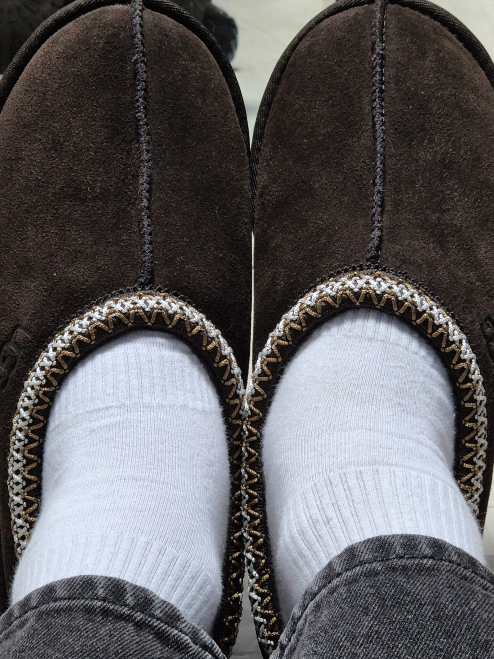 UGG Tasman Slipper Dusted Cocoa 착용 스타일 - 2