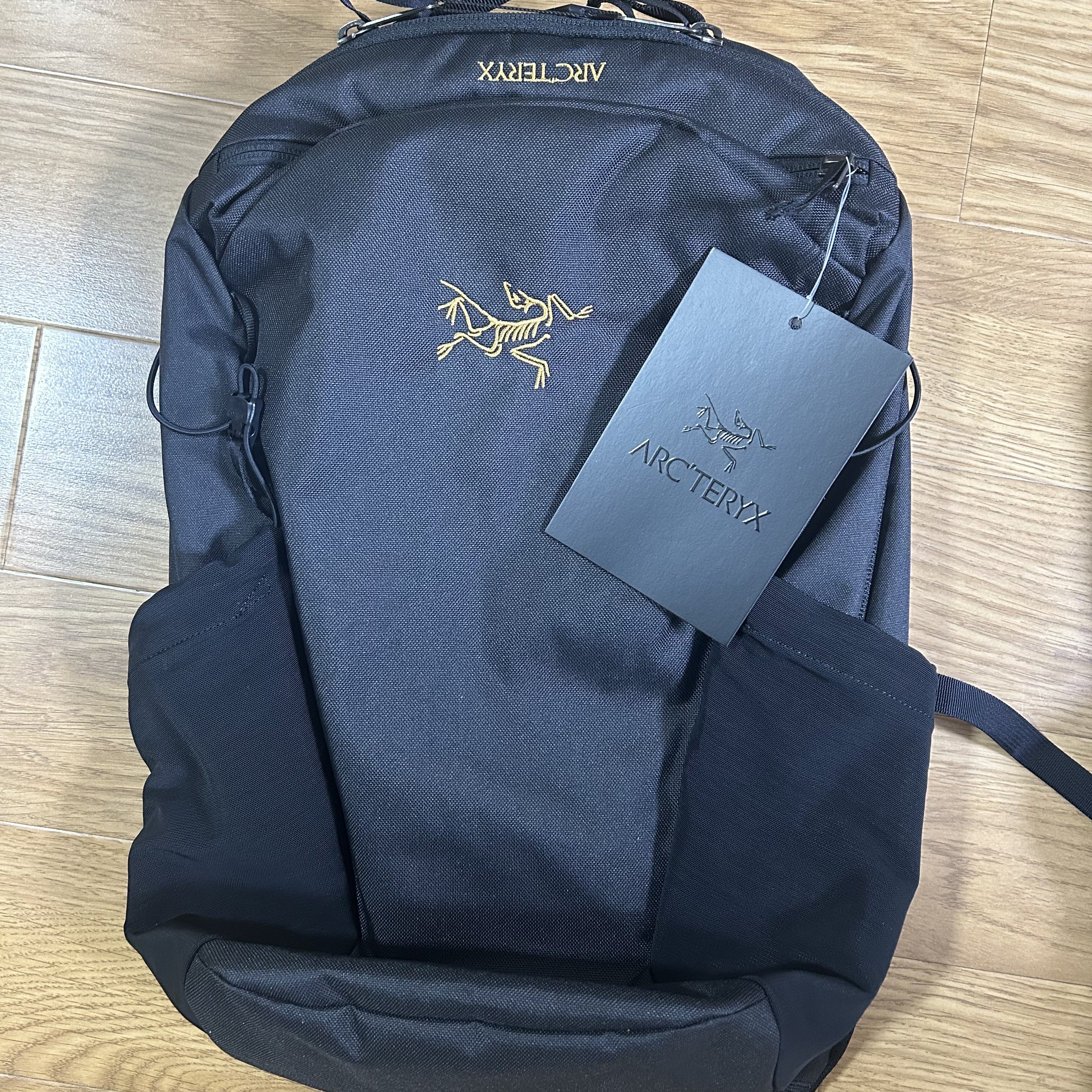 Arc'teryx Mantis 16 Backpack Black 착용 스타일