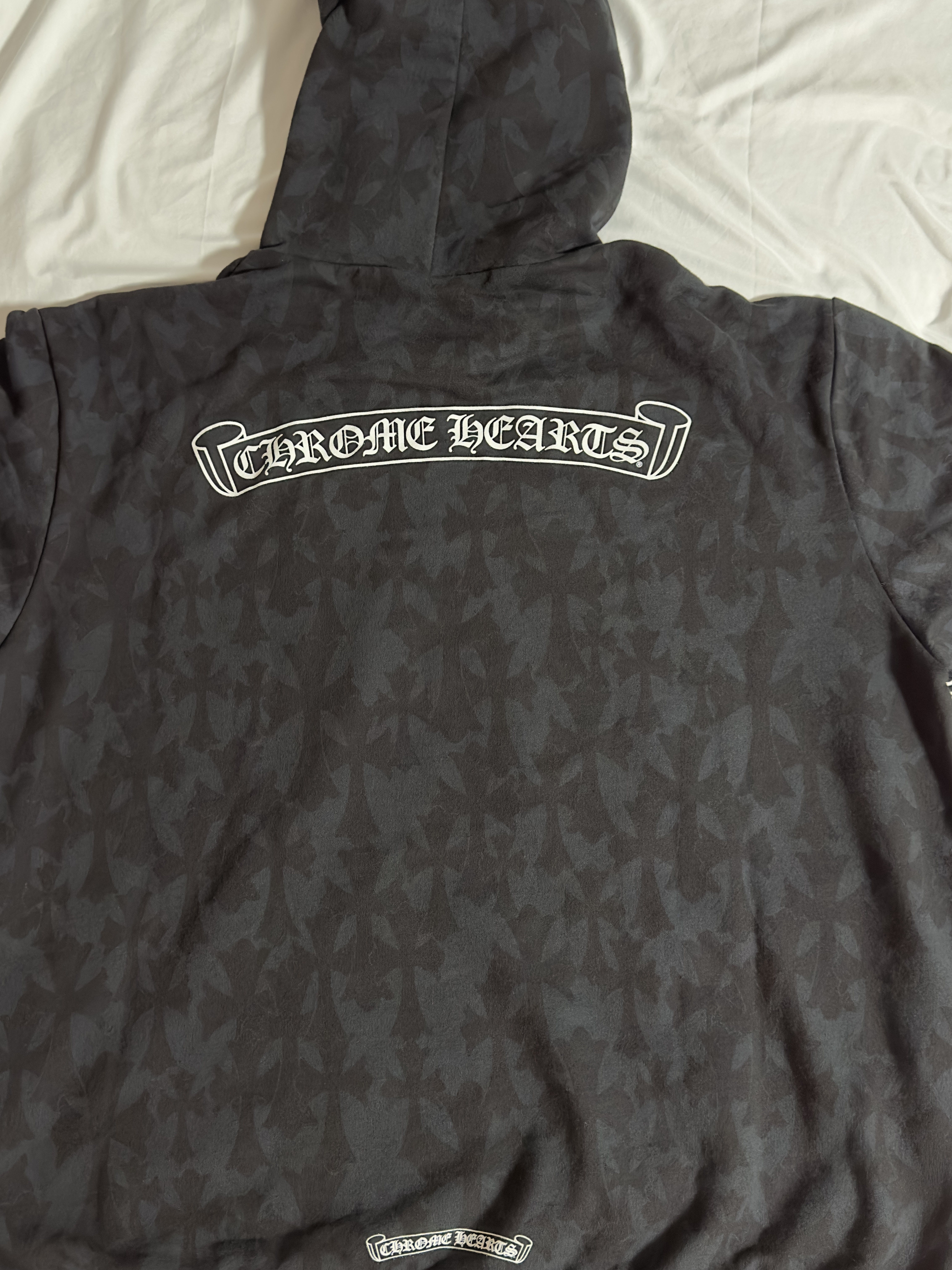 Chrome Hearts Cemetery Cross Print Pullover Hoodie Black 착용 스타일 - 3