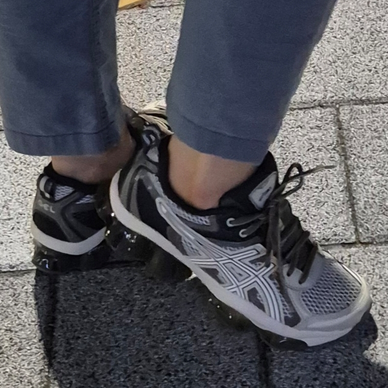Asics Gel-Quantum Kinetic Birch Dark Taupe 착용 스타일