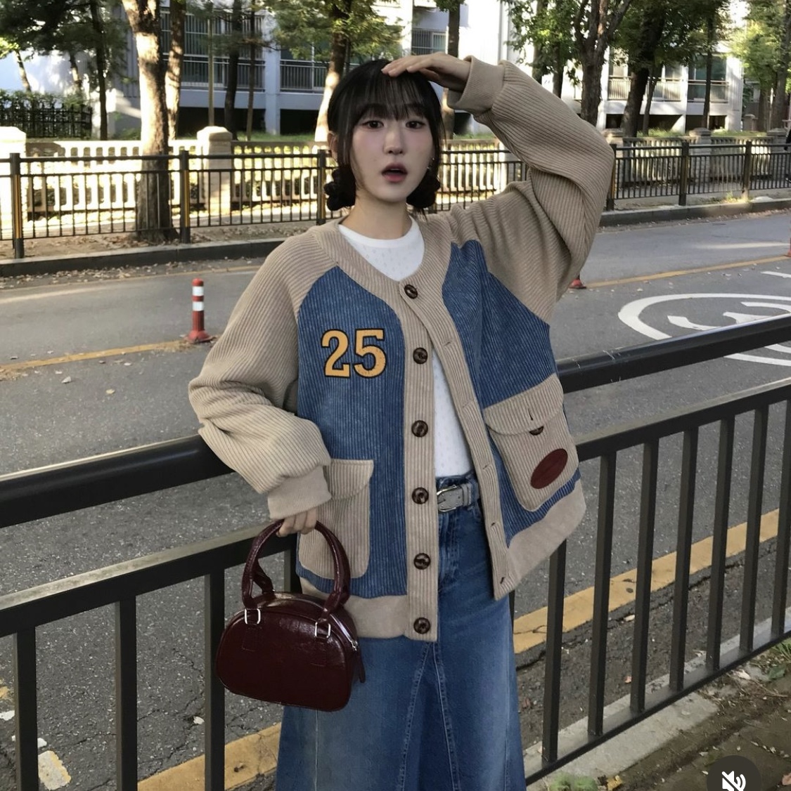 Problemallways Baseball Uniform Knit Cardigan Blue 착용 스타일 - 3