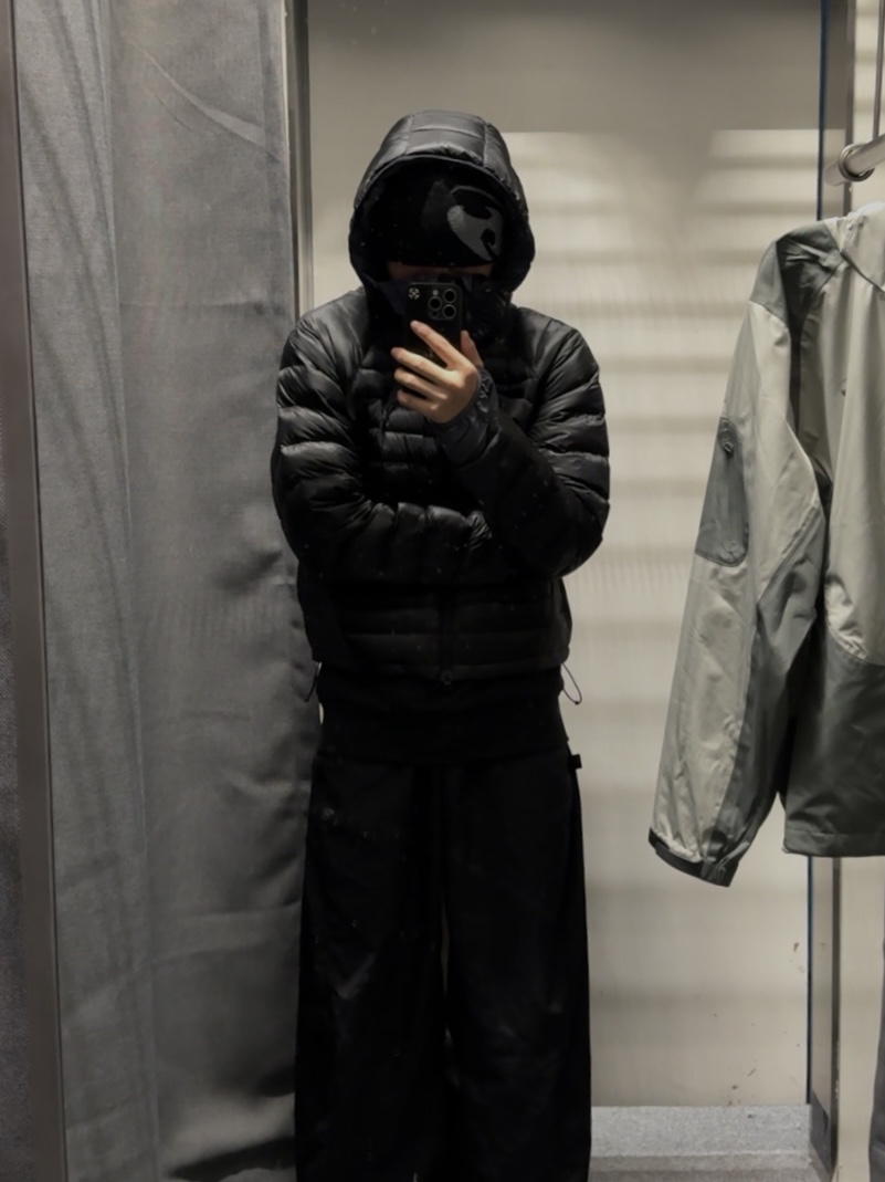 Sansan Gear Paneled Puffer Jacket Black - 24FW, Sansan Gear Side Snap Pants Black 착용 스타일 - 1
