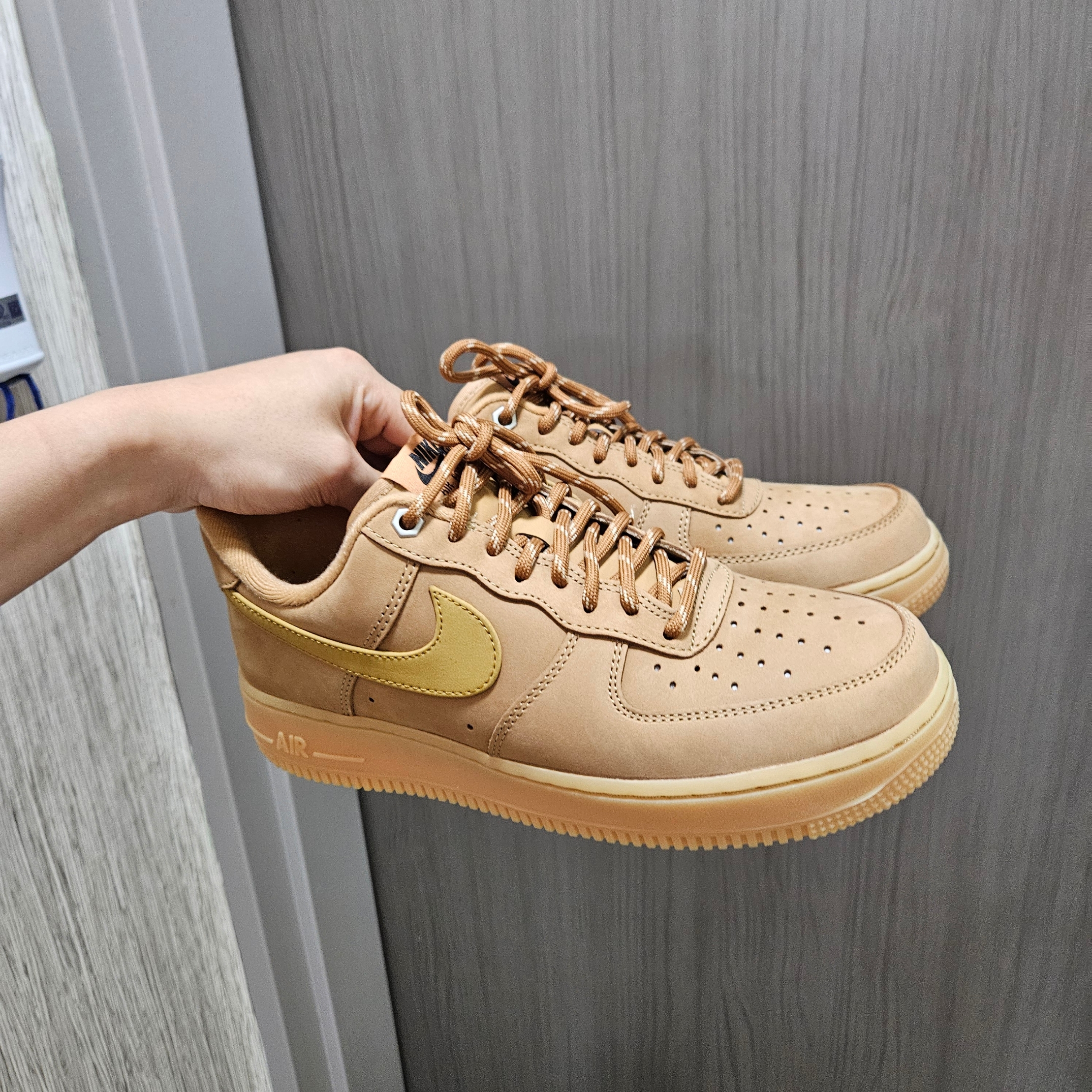 Nike Air Force 1 '07 WB Flax 착용 스타일