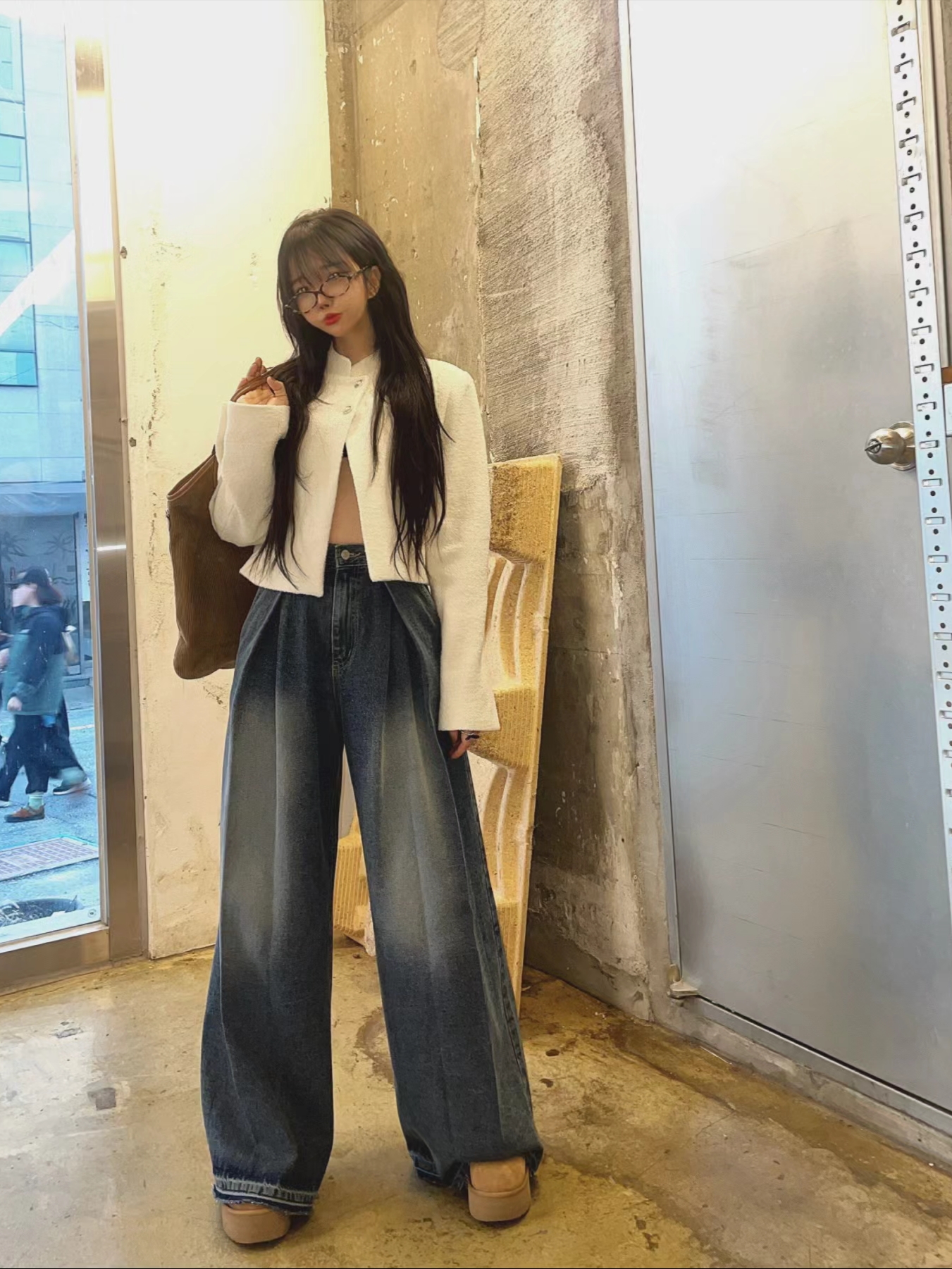 (W) UGG Classic Ultra Mini Platform Boots Chestnut, Miu Miu Ivy Corduroy Bag Cinnamon 착용 스타일 - 7
