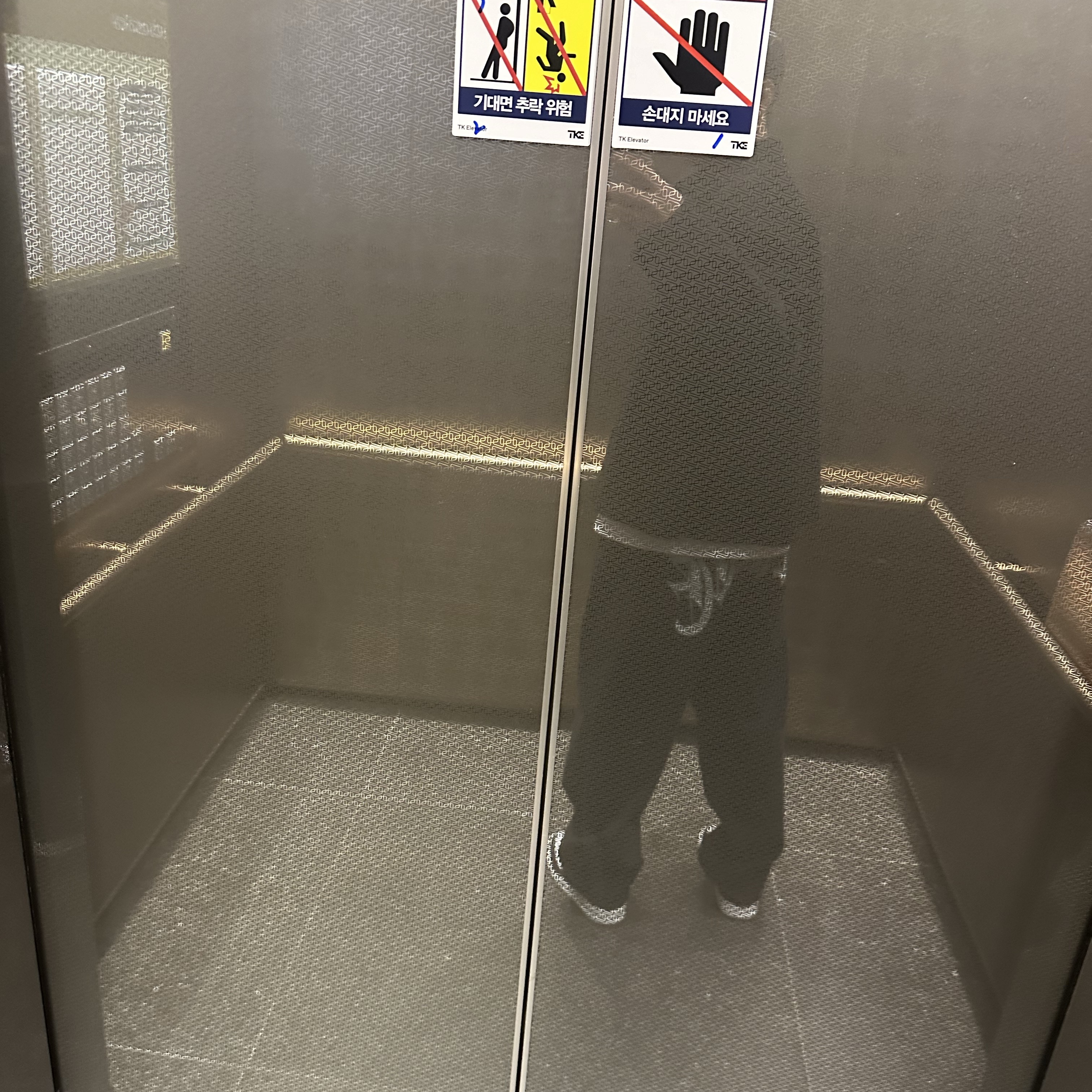 Palace EL Script P90 Baggy Jean Black - 24FW 착용 스타일 - 1