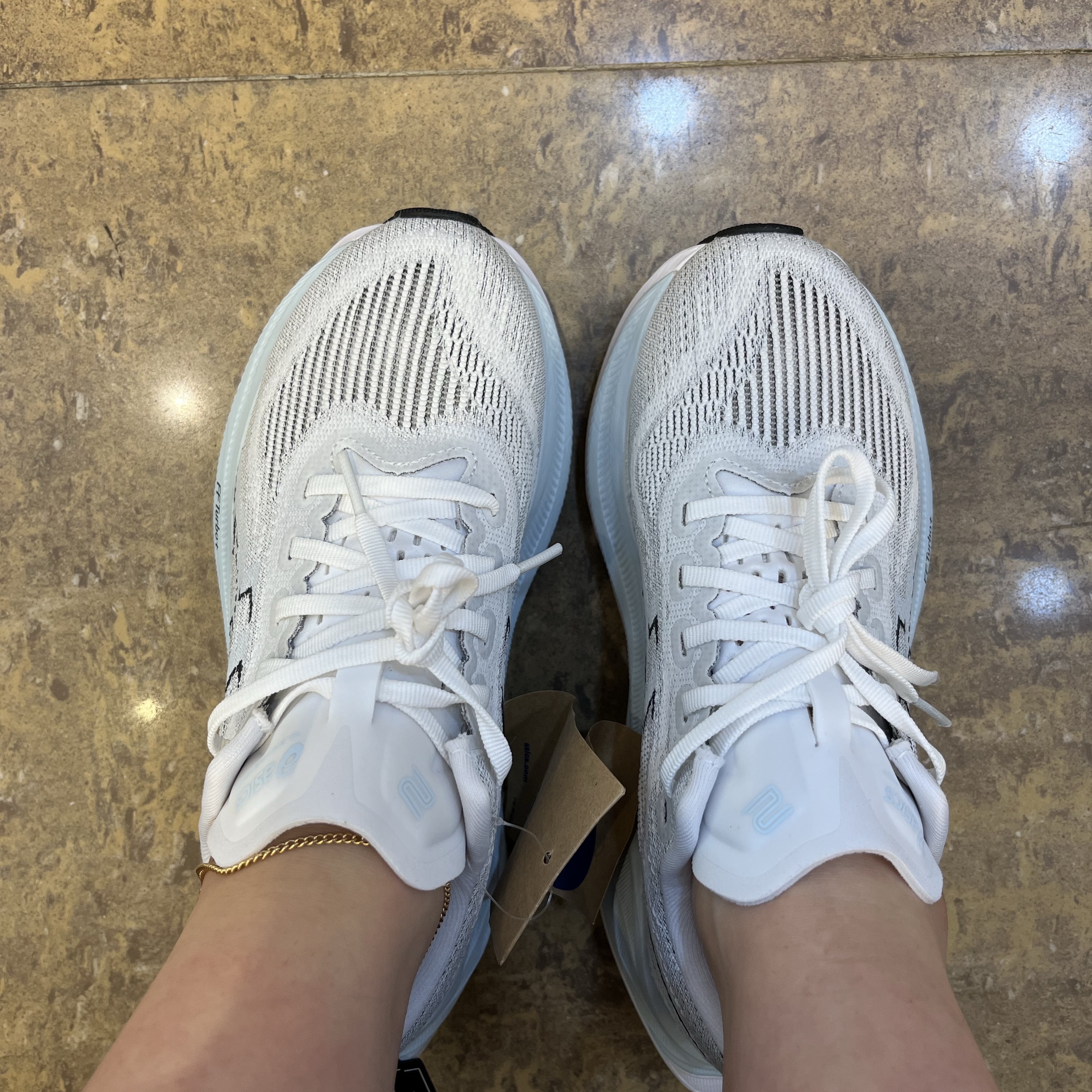 Asics Superblast 2 White Cool Grey 착용 스타일 - 1