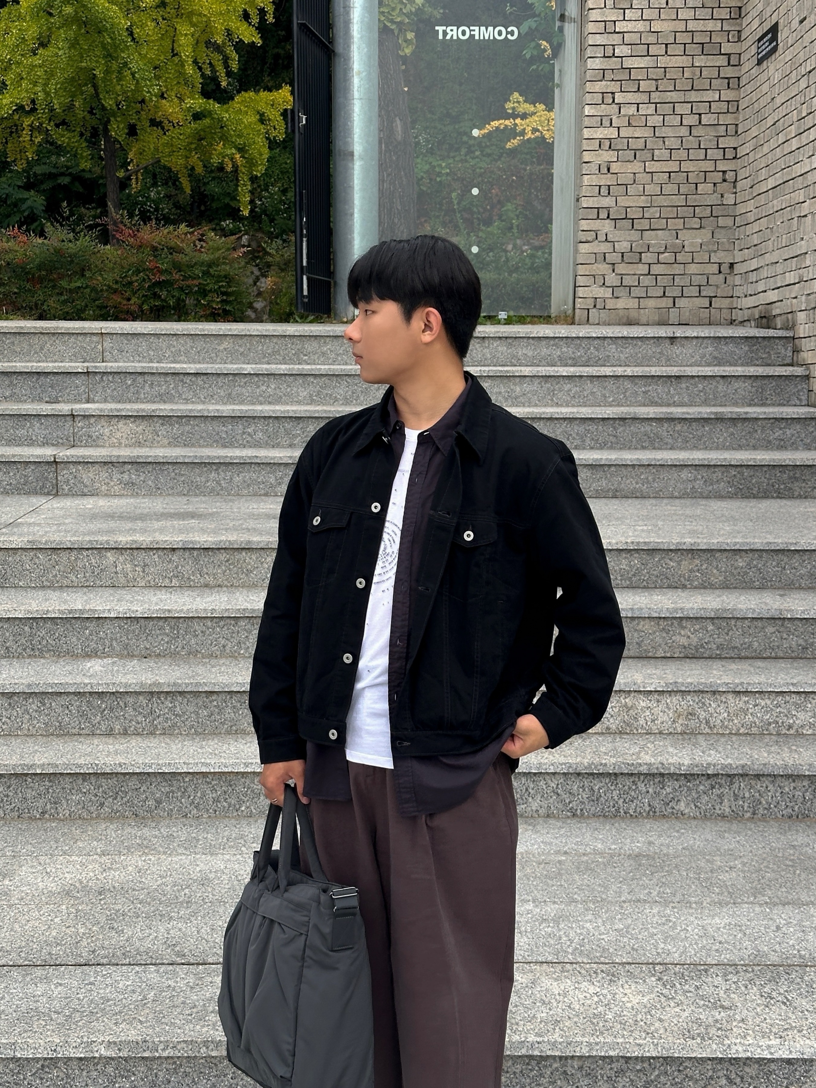 Polyteru Human Index Index Trucker Jacket Black, Uniqlo 2-Way Utility Bag Gray 착용 스타일 - 3